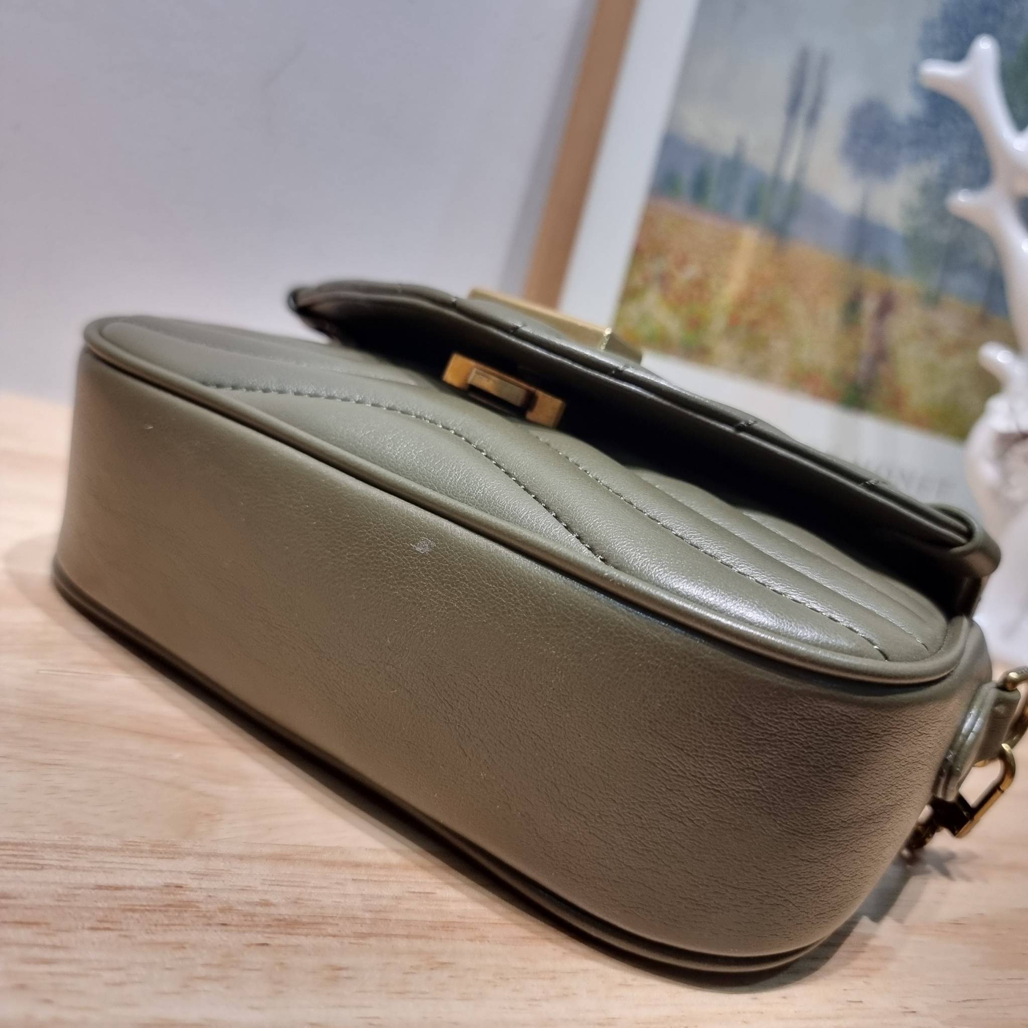 LV new wave pochette multi bag กระเป๋าสะพายมัลติฟังก์ชั่น มาพร้อม box set รับรองว่าดีงาม ลูกเล่นคลาสสิคผสานความวินเทจ มีสายสะพายให้ 2 เส้น และกระเป๋าใบลูก เล็กน่ารัก