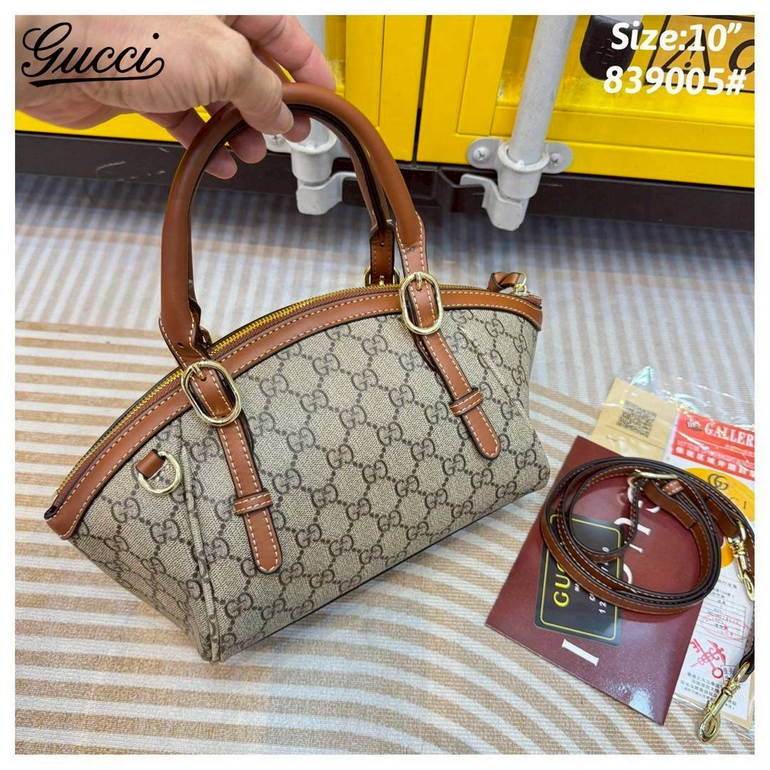 GUCCI GG Emblem small top handle bag กระเป๋าสะพายทรงโท้ทใบเล็ก ที่ขนาดกำลังสวย ใส่ของได้แบบจุกๆ