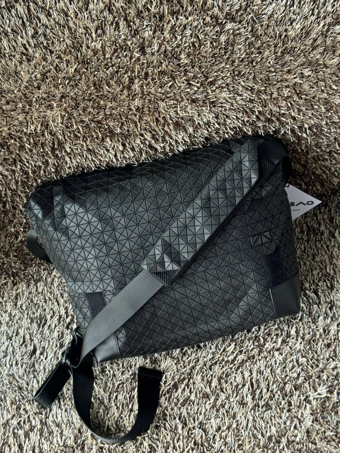 พร้อมส่ง 4 สี Baobao issey miyake Sling shoulder bag / Miyake geometric-panelled Laptop กระเป๋าสะพาย 🧡 เกรดออริจินอล 1:1 สลับแท้ ใช้งานต่างประเทศได้