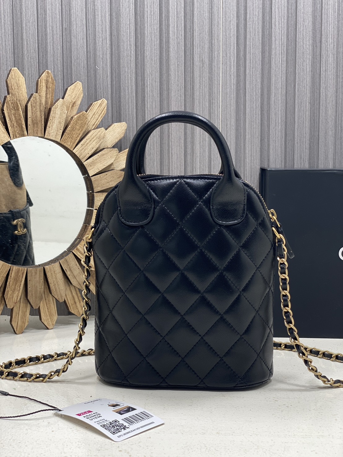 ORI หนังแท้ | Chanel Clutch with chain Suede Leather กระเป๋าถือรูปทรงใหม่ งานทูโทนหนังและหนังกลับ ตัดสีน้ำตาลดำอย่างลงตัว สวยโดดเด่น ใหม่ล่าสุด ในคอลเลกชัน Métiers d’art ปี 2024/25