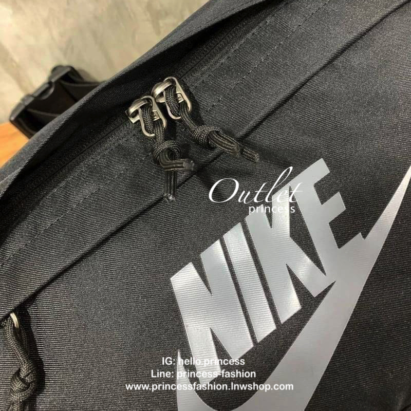 Nike Tech hip pack กระเป๋าคาดเอว Nike Tech รุ่นใหม่ชนช้อป!! ให้คุณหยิบใช้อุปกรณ์กีฬาและพกพาได้อย่างง่ายดาย พร้อมโดดเด่นด้วยกระเป๋าซิป 2 จุดสำหรับเก็บสิ่งของ และสายกระเป๋าแบบปรับได้เพื่อให้แนบกับลำตัว ใช้งานได้คล้องตัว ใส่ของได้จุสมใจเลยคร้า