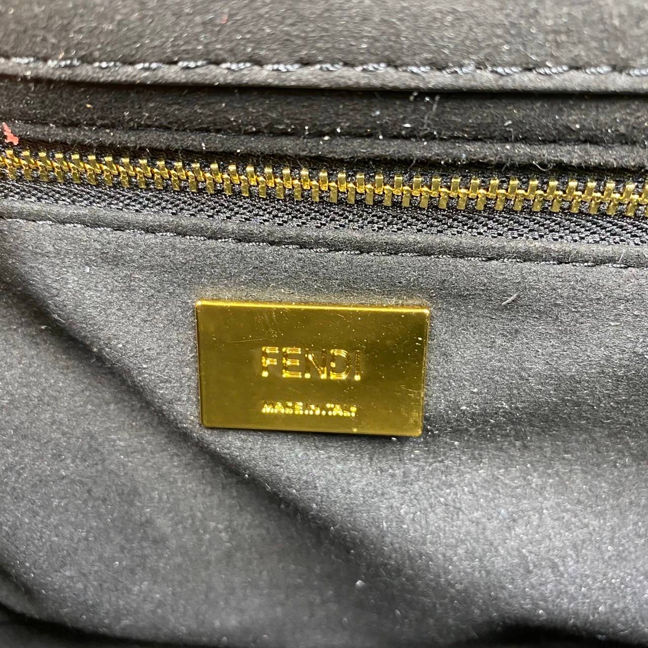 หนังแท้ Fendi Baguette full grain leather bag