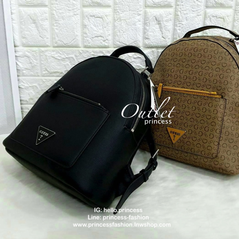 GUESS WOMAN'S BACKPACK กระเป๋าสะพายเป้หนังสวยขนาดกำลังดี สกีนโลโก้รอบใบ น้ำหนักเบา ด้านหน้าประดับโลโก้แบรนด์สามเหลี่ยมโดดเด่น มีลูกเล่นที่ช่องด้านหน้าสามารถถอดออกถือเป็นครัชได้นะคะ ตัวกระเป๋าเปิดปิดด้วยซิปเป็นหลัก ภายในกว้าง บุด้วยผ้าสกีนลายโลโก้แบรน