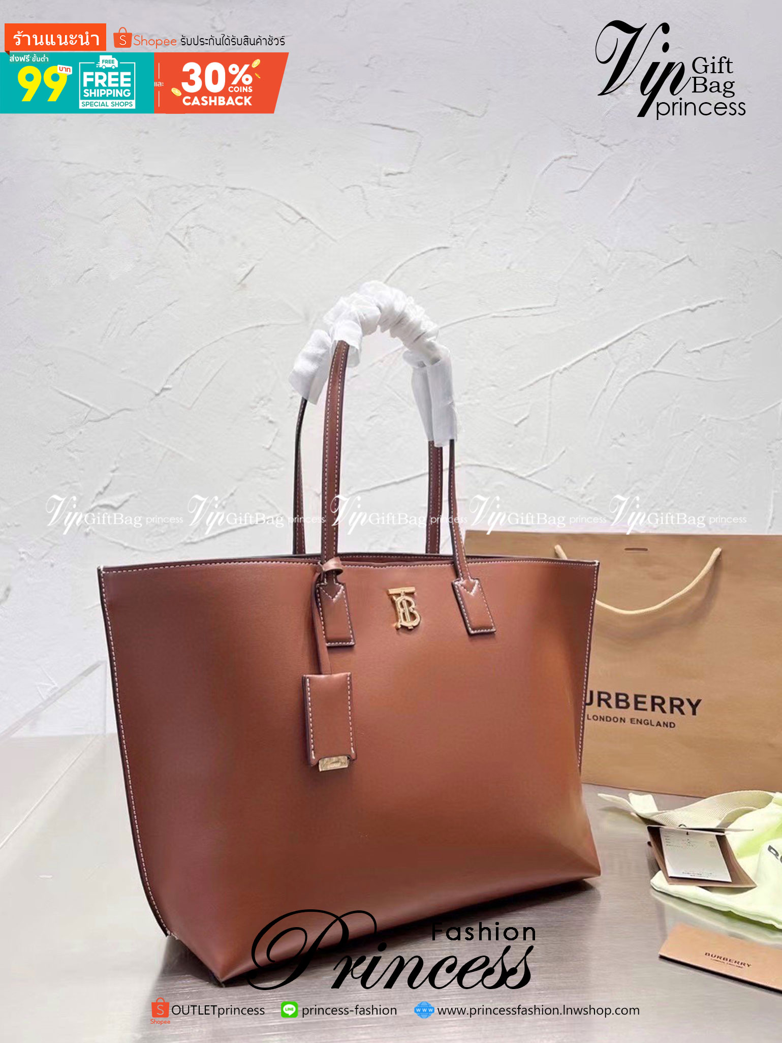 Burberry Check Leather Medium Tote / Burberry Tote Bag กระเป๋าช้อปปิ้งทรงโท้ท ใบใหญ่ หน้าติดอะไหล่แบรนด์สีทอง ช่องกว้างใช้งานง่าย ใส่ของได้เยอะเลยค่ะโดดเด่นด้วยลวดลายคลาสสิก วัสดุผ้าแคนวาส ภายในโล่งกว้างมาก ใส่ของได้สบาย หิ้วไปเที่ยวต่างจังหวัด สะพายไปต่า