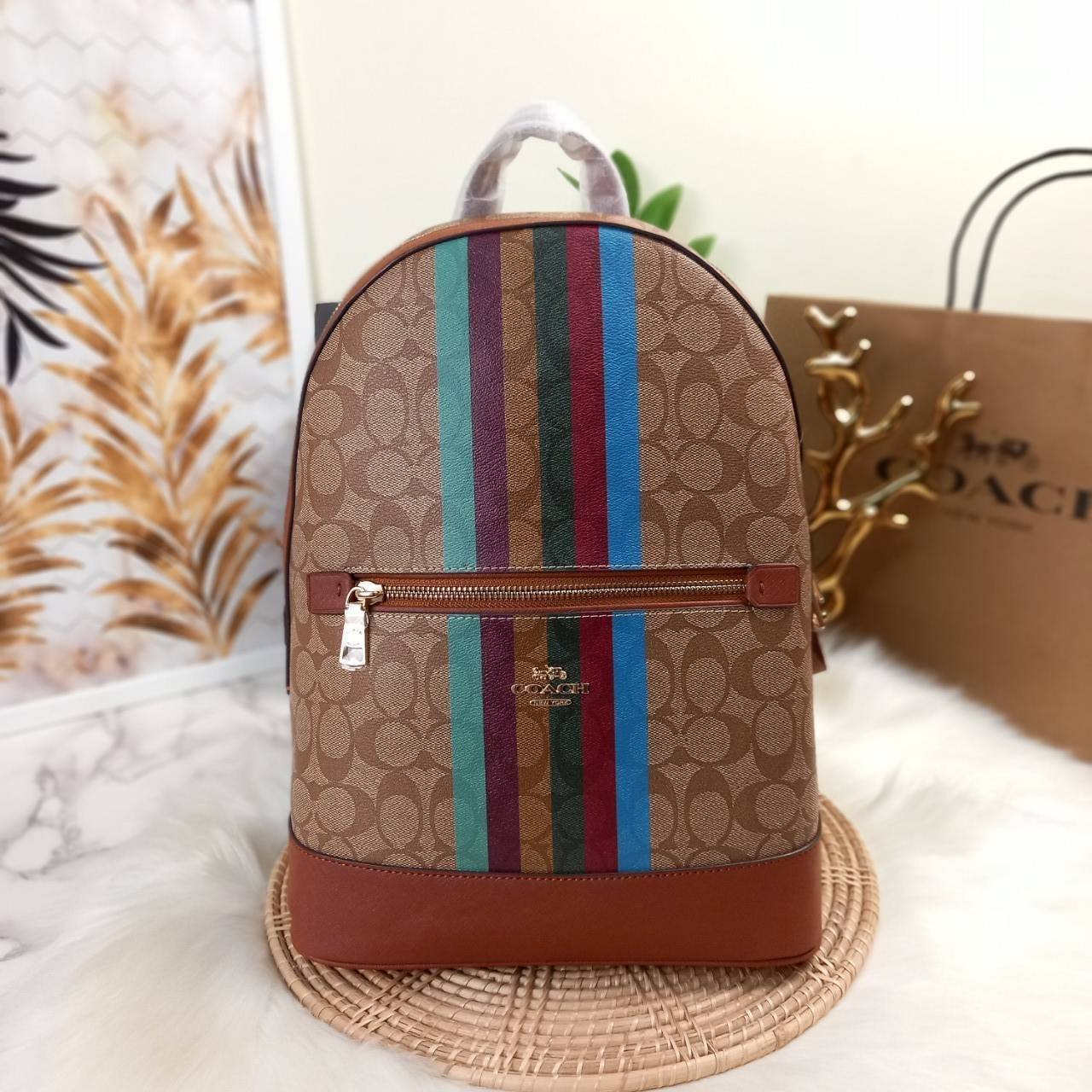 COACH KENLEY BACKPACK IN SIGNATURE CANVAS WITH STRIPE (COACH C5795)🌈🍁กระเป๋าเป้ กระเป๋าสะพายรุ่น Unisex ที่ใช้ได้ทั้งชายและหญิง รูปทรงสวย ขนาดกำลังดี// วัสดุแคนวาสคุณภาพ ผสมหนังแท้ ลาย SIGNATURE//เปิด-ปิด ด้วยซิบ ด้านในโล่งกว้าง จุของได้เย
