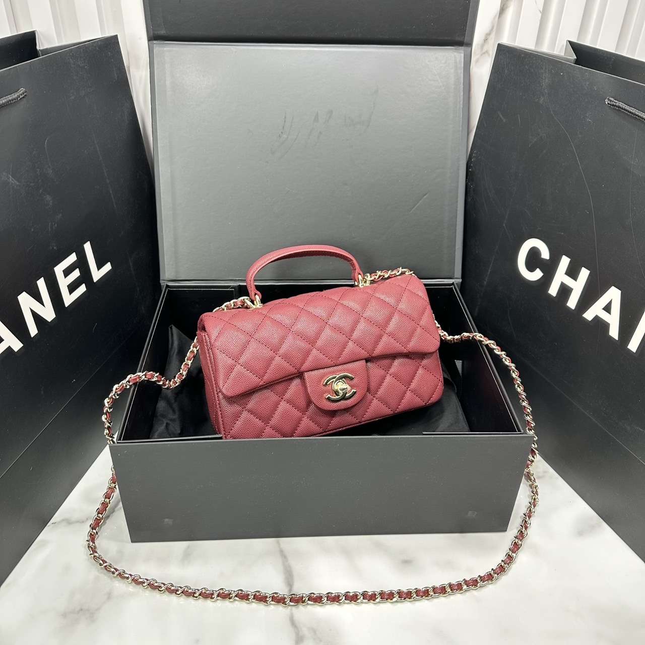 ORI หนังแท้ | CHANEL Classic Flap Bag TopHandle 20cm กระเป๋าสะพายคคลาสสิกพร้อมหูจับ หรูหราระดับตำนาน สวยงามเหนือกาลเวลา