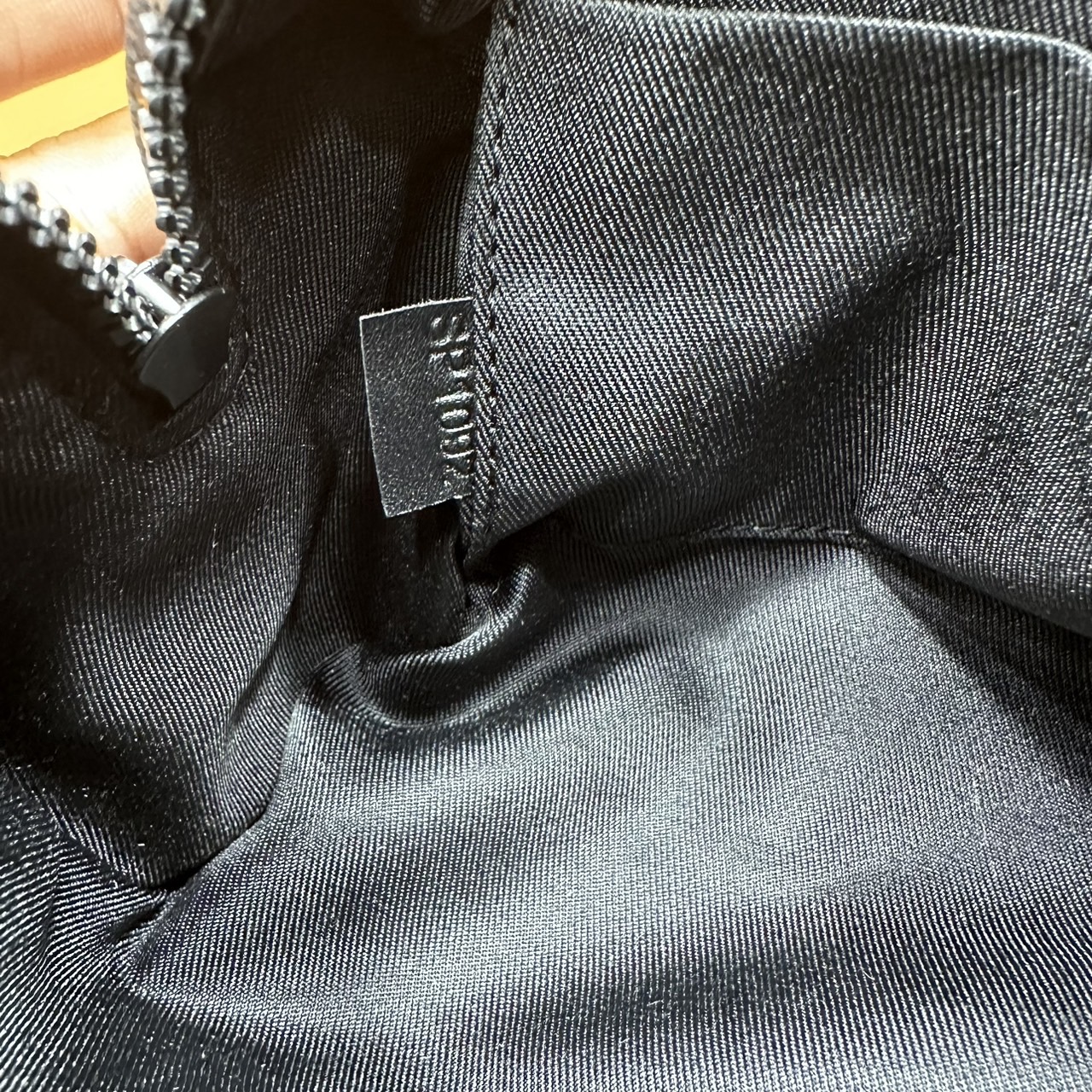 LV Speedy Bandoulière 7" Bicolor Monogram Bag / LV Keepall Bag น้องกระเป๋าทรงหมอนไซส์มินิน่ารัก ดีไซน์น่าใช้มากๆ โทนสีใหม่สวยคลาสสิค รูปทรงโดดเด่น ภายในเป็นช่องกว้าง มาพร้อมสายสะพาย ใบจริงสวยเกินเบอร์!! ไม่ผิดหวังจ้า