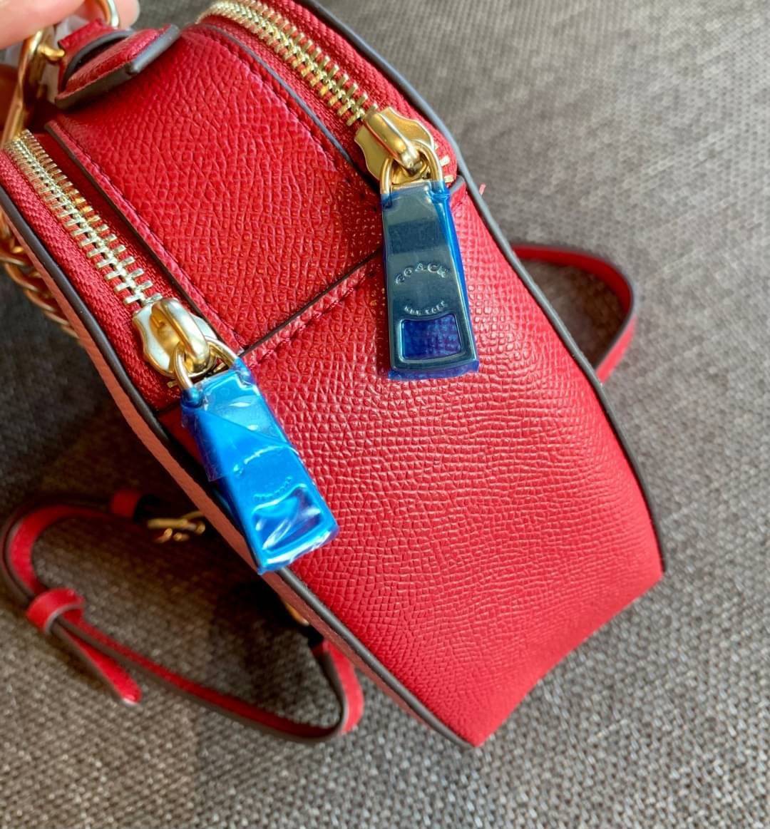 ต้อนรับวาเลนไทน์นี้ ❤️พร้อมส่งความรักหว๊านหว๊านค่ะ❤️ COACH HEART CROSSBODY BAG ((C5118//C5119)) 💥Limited edition หลงรักแน่นอน💋 พร้อมส่งที่ไทยก่อนใครวันนี้!