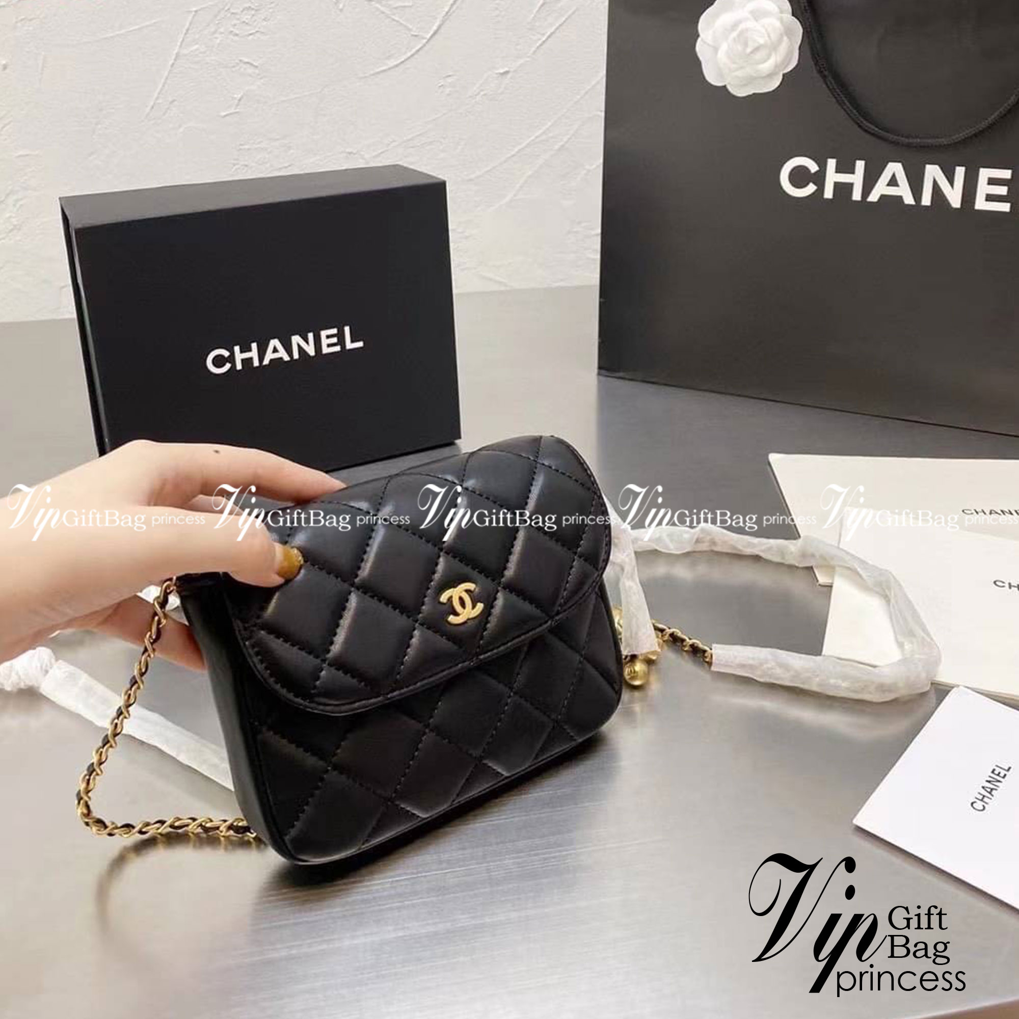 Chanel Pearl Crush with Chain / Chanel Mini crossbody bag กระเป๋าสะพายข้างหรือสะพายเป็นครอสบอดี้ รอบนี้เข้า 5 สีเลย ได้ใบนี้ไปถือออกงาน ก็สวยหรูดูแพงสุดๆค่า!!