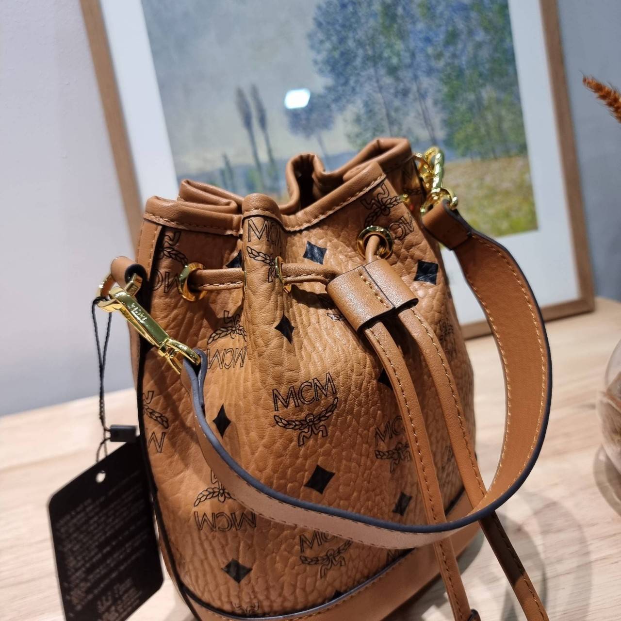 M.C.M MINI DESSAU DRAWSTRING BAG IN VISETOS กระเป๋าสะพายทรง bucket ไซส์ mini เกรดออริ สลับแท้ 1:1 ใช้งานต่างประเทศได้