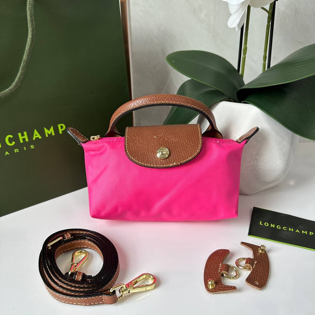 LONGCHAMP LE PLIAGE ORIGINAL Pouch with handle กระเป๋าใบเล็กขนาดกระทัดเหมาะกับใส่ของจำเป็นจุกจิก กันน้ำได้ พร้อมส่ง