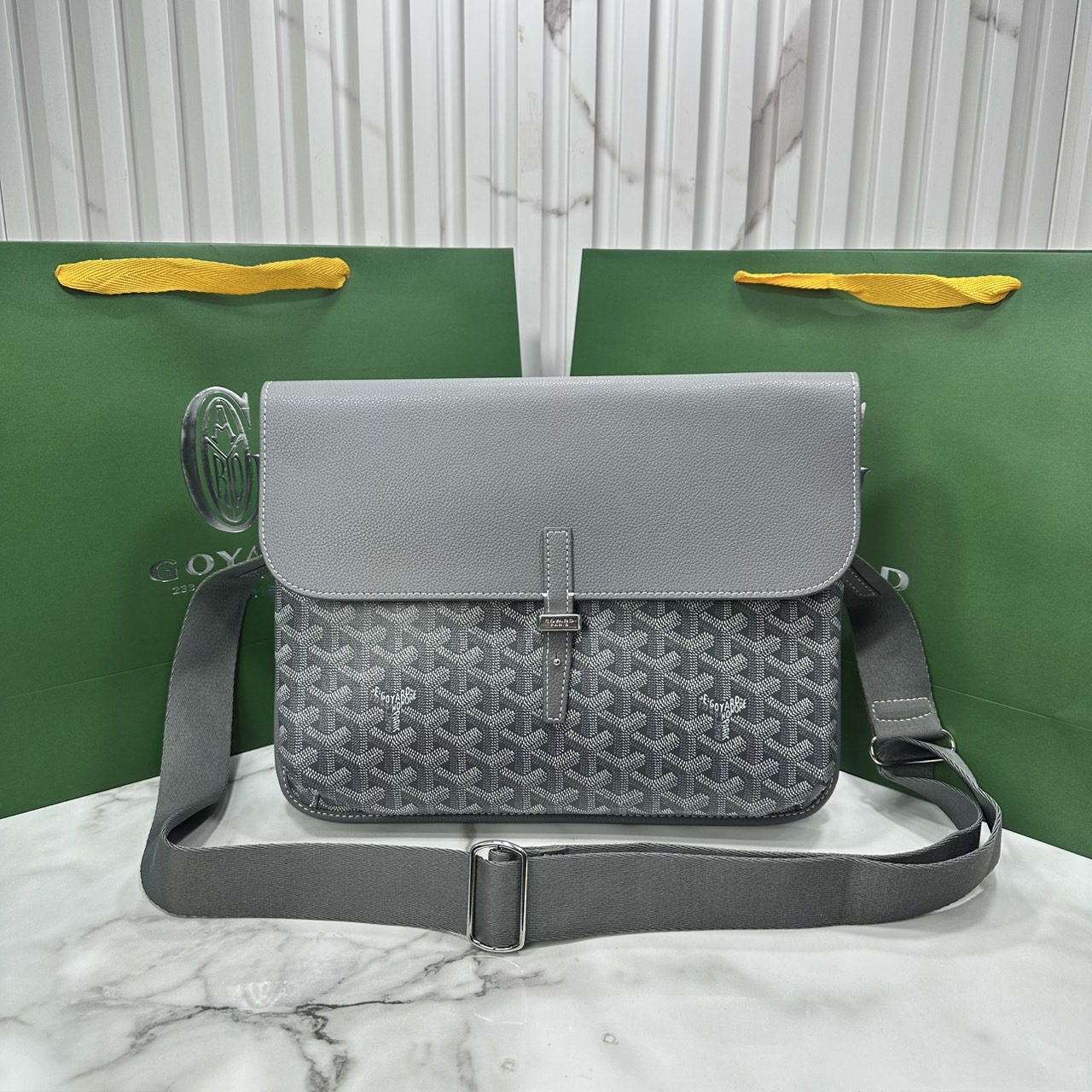 ORI หนังแท้ | Goyard Coursier Messenger bag กระเป๋าแมสเซ็นเจอร์ดีไซน์ใหม่ กะทัดรัดใช้งานได้อย่างคล่องตัว เหมาะมากสำหรับสายสปอร์ต ที่สุดของความหรูตอบโจทย์การใช้งาน ใบจริงสวยงามตามรูปค่ะ