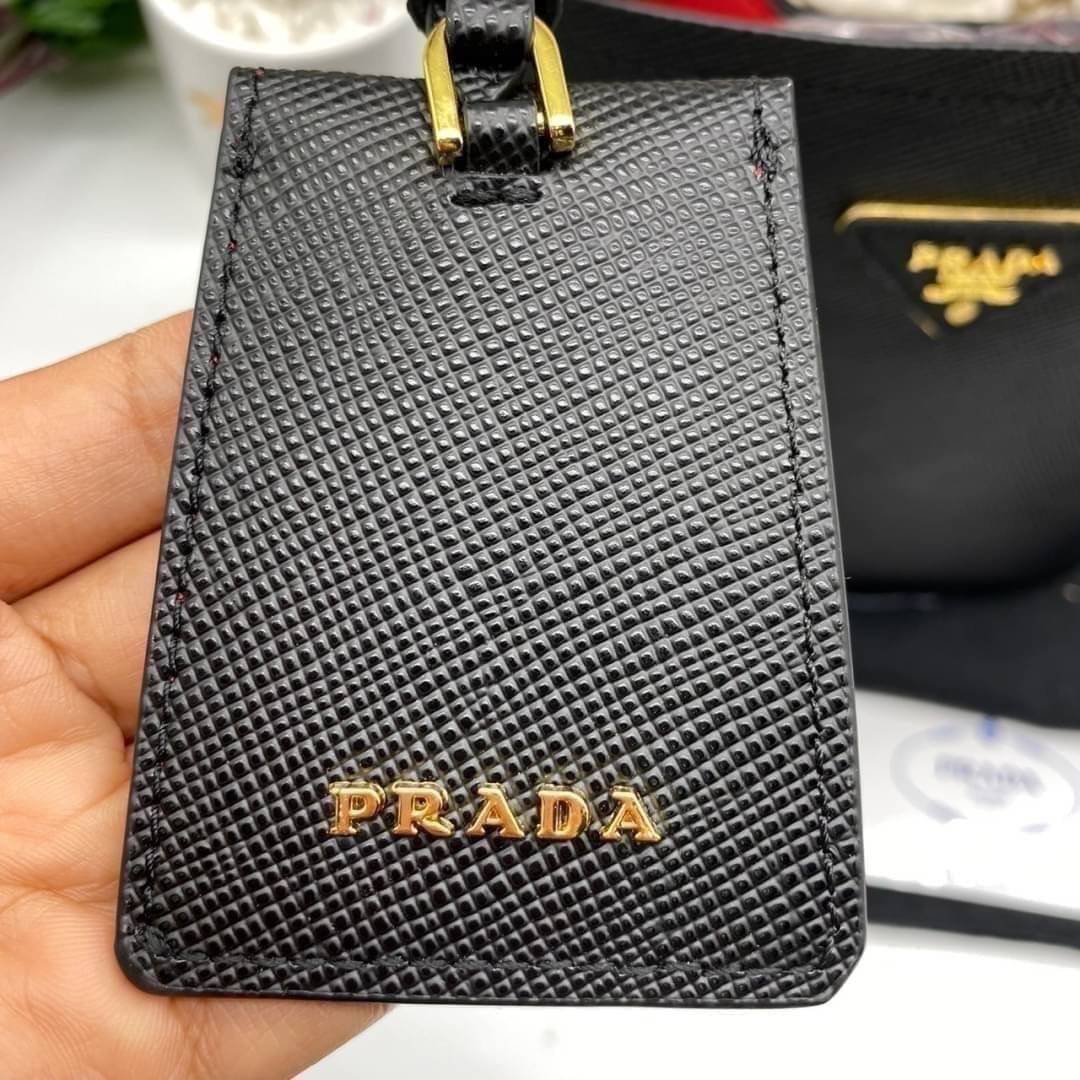 Prada Panier Saffiano Leather Bag / PRADA Saffiano Bucket Bag กระเป๋าสะพายทรง bucket ไซส์น่ารักน่าใช้ ภายในโล่งกว้าง ใส่ของสำคัญได้เลย รีบจับจองกันน้า ราคาสุดคุ้มแบบนี้ ตำเลย!