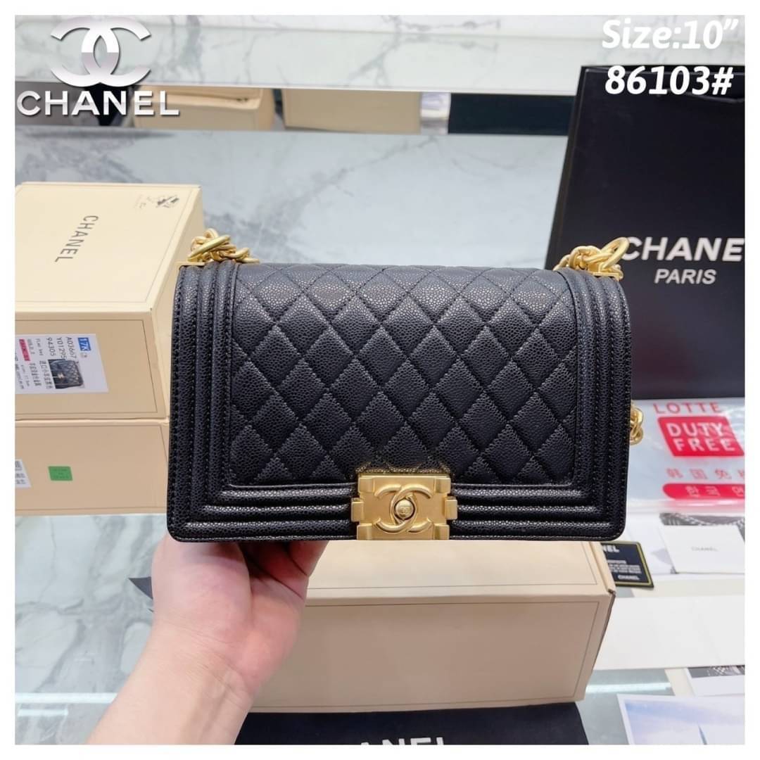 Chanel Boy 10" พร้อมส่งที่ไทย รุ่นสุดฮอต อะไหล่สีทองสุดหรู วัสดุหนังลายคาร์เวีย ทรงคลาสสิคที่สาวๆห้ามพลาด!! ในราคาสุดคุ้ม