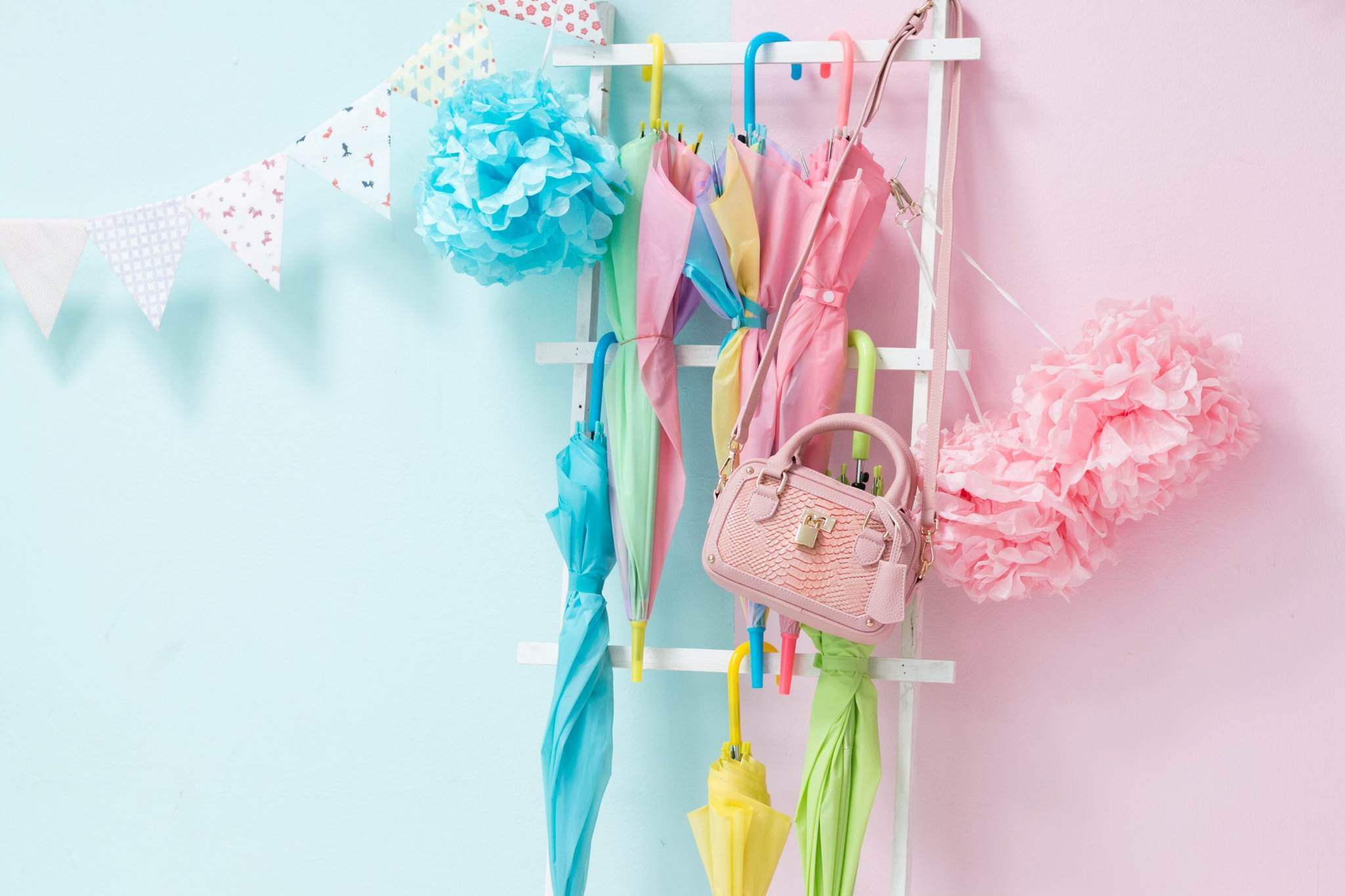 New arrival! KEEP Fancy shoulder bag กระเป๋า ถือ/ สะพาย ขนาดมินิ ตัดหน้งลายงู น่ารักมากคะ ใบนี้ ห้ามพลาดเลย การันตี ความสวย สะพายได้ทุก Look รุ่นนี้ มี 3 สี ดำ เทา ชมพู ภายใน สามารถใส่ โทรศัพท์ ได้ทุกรุ่น มีช่องแบ่งเก็บของ 2 ด้าน น้ำหนักเบา สายสะพาย ปรับไ