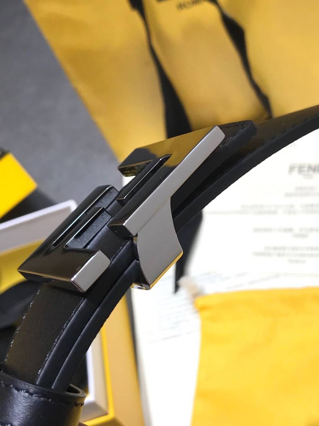 FENDI Belt Black leather belt / FF Belt เข็มขัดเฟนดิหนังแท้ เกรดออริจินอล ดีไซน์เรียบหรูเข้ากับทุกลุค ใช้ได้ทั้งชายหญิง มาพร้อมกล่อง ห้ามพลาดค่ะ! พร้อมส่งที่ไทย ภาพถ่ายจากงานขายจริง ใช้งานต่างประเทศได้