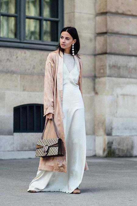 Gucci Small Dionysus GG Shoulder Bag ฮอตสุดไม่มีใครเกิน สวยจริงไม่ทิพย์!! GC CROSSBODY BAG WITH GWP สุดคุ้มจาก duty free กับกระเป๋าสะพายรุ่นที่สาวๆต้องไม่พลาด!! ดึงดูดและสะกดสายตาด้วยอะไหล่ดีเทลหรูรูปหัวสิงโต วัสดุหนังแคนวาส ทนทาน ดูแลรักษาง่าย เปิด-ปิดด้