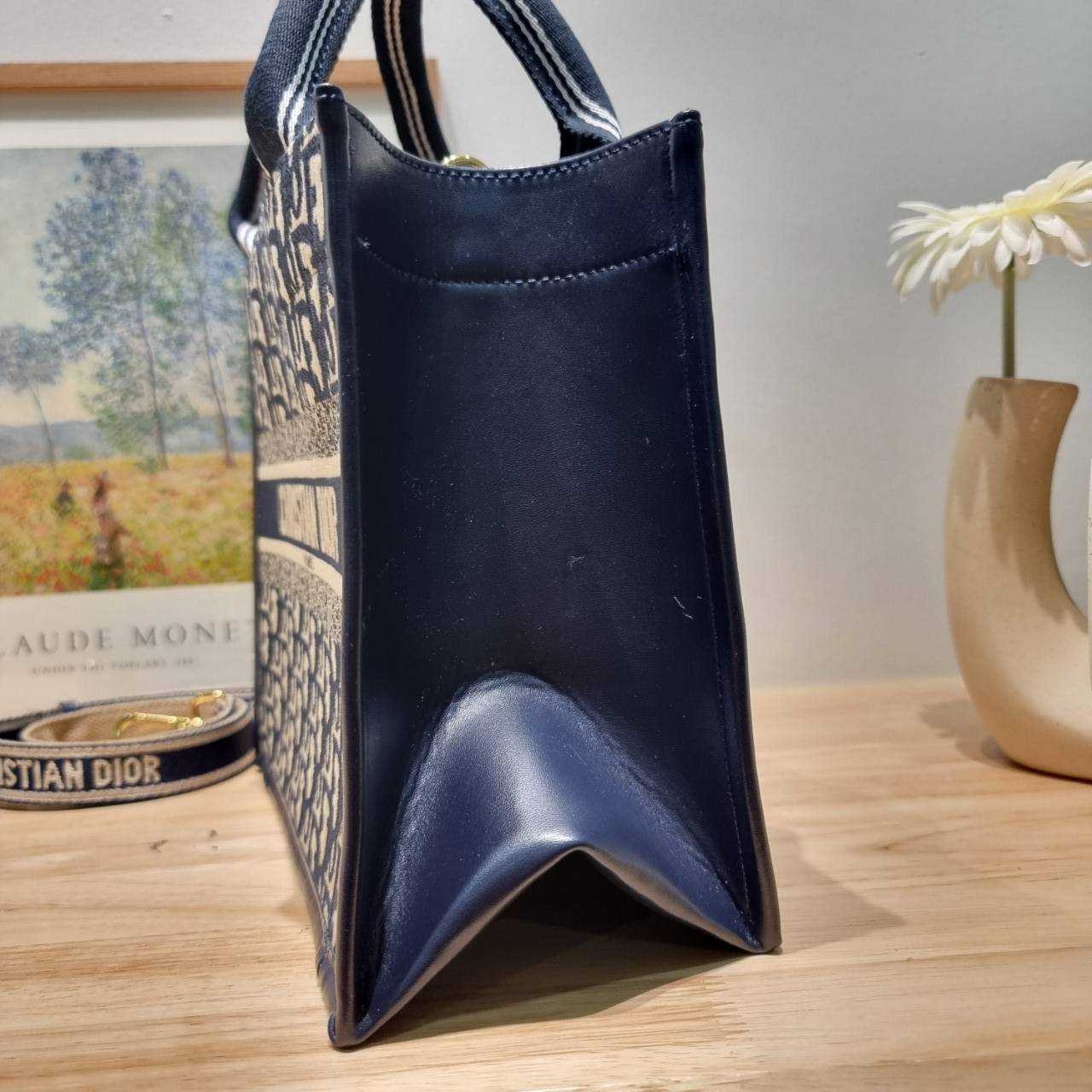 Dior small book tote bag กระเป๋าทรงโท้ทสุดฮิต ไซส์เล็ก ดีไซน์ใหม่ล่าสุด ที่มีทั้งความละมุนและหรูหรา เกรดออริ 1:1 ใช้งานต่างประเทศได้