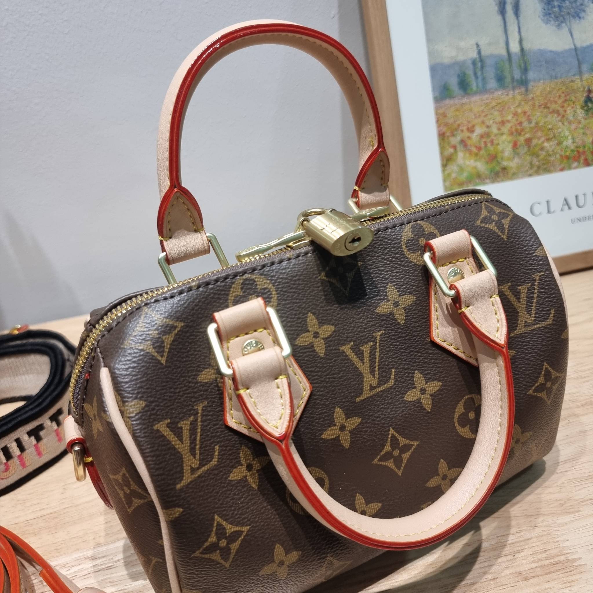 Set 3 ใบ LV Speedy Bandoulière 20 New in!! กับ box set ชวนสะสม ที่จับเอารุ่นยอดฮิต มามิกซ์รวมกับไอเท็มสุดคุ้มของมันต้องมี!! จัดเรียงให้อยู่ในกล่องสุดหรู ไม่ว่าจะตัวกระเป๋า กระเป๋าสตางค์ กระเป๋าจิ๋ว ใบไหนๆก็นำมาใช้งานได้จริง คุ้มค่ามากๆ แถมฟรี! ริบบิ้นลายล