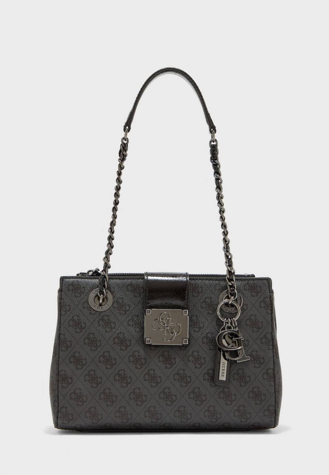 กระเป๋าสะพายไหล่ Guess Logo City Small Society Satchel กระเป๋าสะพายไหล่ ขนาดกำลังดี วัสดุ pu สวยอยู่ทรง มาพร้อมพวงกุญแจน่ารักๆ ถอดออกได้ ด้านหน้าประดับโลโก้แบรนด์ เปิดปิดด้วยซิป มี 2 ช่องหลักใช้งาน ภายในช่องซิปหน้าแยกเป็นสัดส่วนการใช้งาน ซิปช่อง 2 โล่งกว้