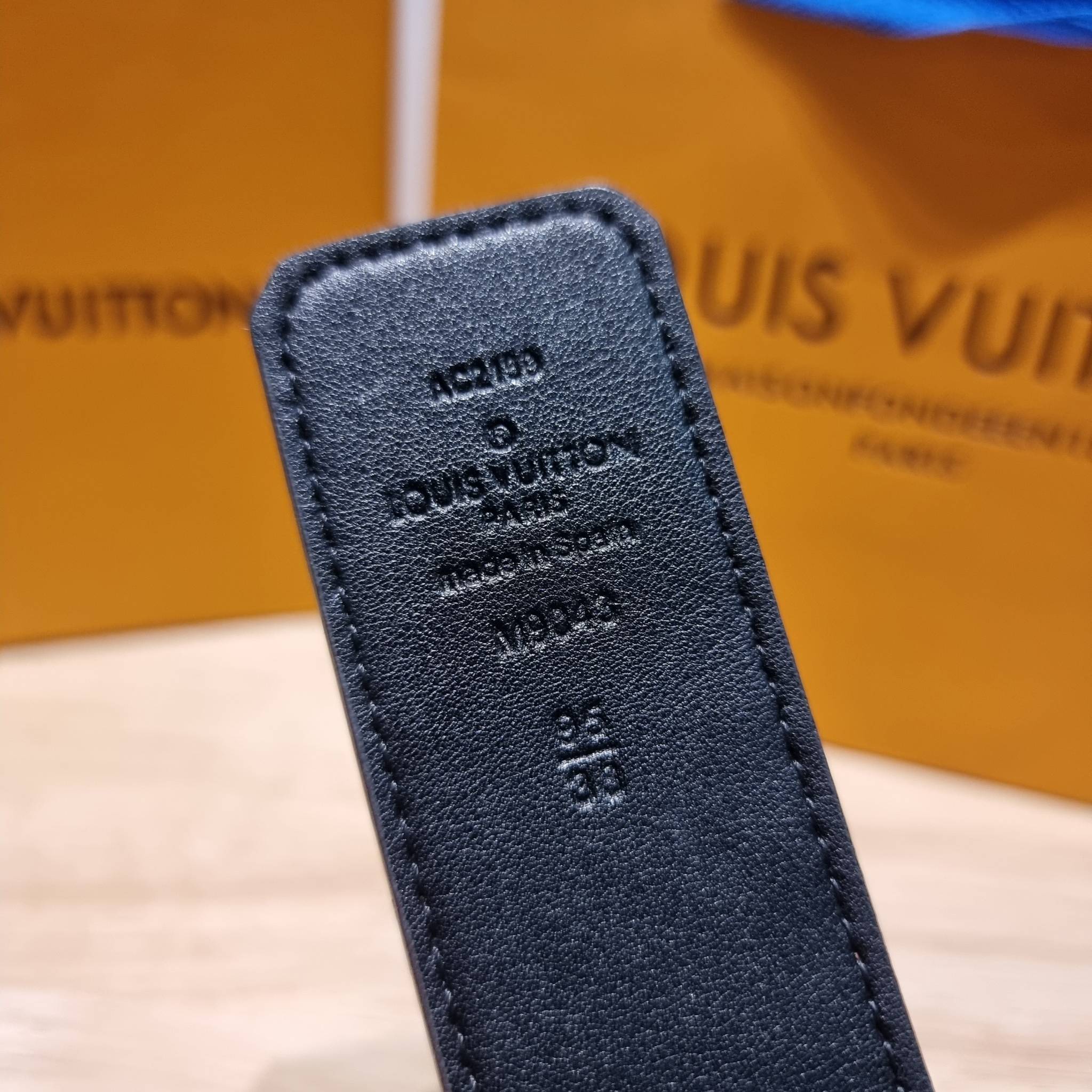 LV Belt Monogram / Silver- Gold เข็มขัดสุดคลาสสิค เรียบง่าย ผู้ดี เป็นซิกเนเจอร์ ด้วยดีไซน์ที่เป็นอมตะ หัวเข็มขัด solid steel อะไหล่ทองและอะไหล่เงินโดดเด่น