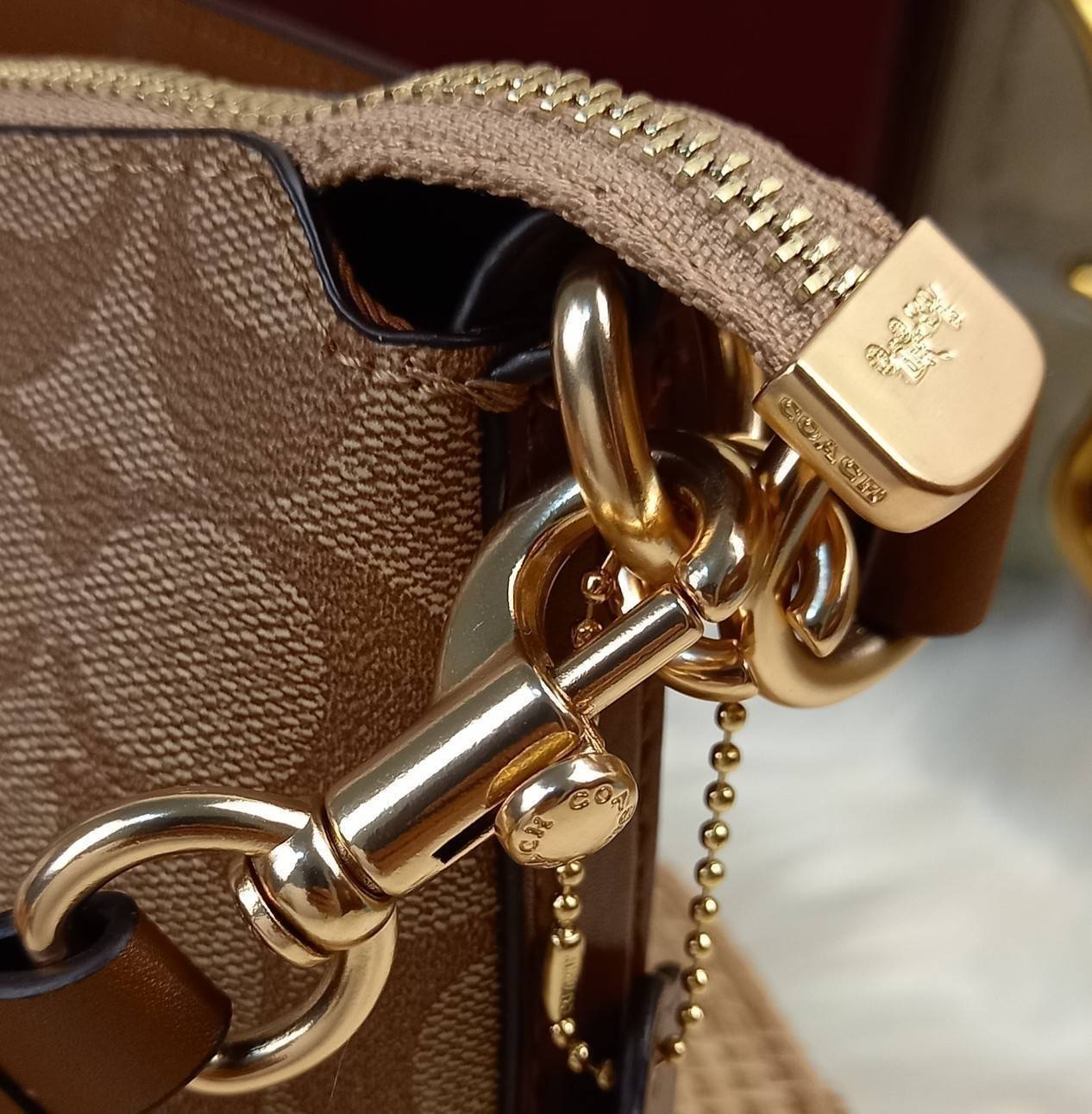 COACH LEWIS SHOULDER BAG IN SIGNATURE CANVAS (COACH F85696)🌺พอชใบใหญ่ ใส่ของได้จุใจ มีสายให้ 2 สาย อะไหล่สีทอง หรูหรา คลาสสิค สายยาวถอดได้ ปรับได้ ช่องด้านใน กว้างมากๆ ใช้ได้ทุกโอกาสจริงๆ แนะนำ ไม่ควรพลาดจ้า