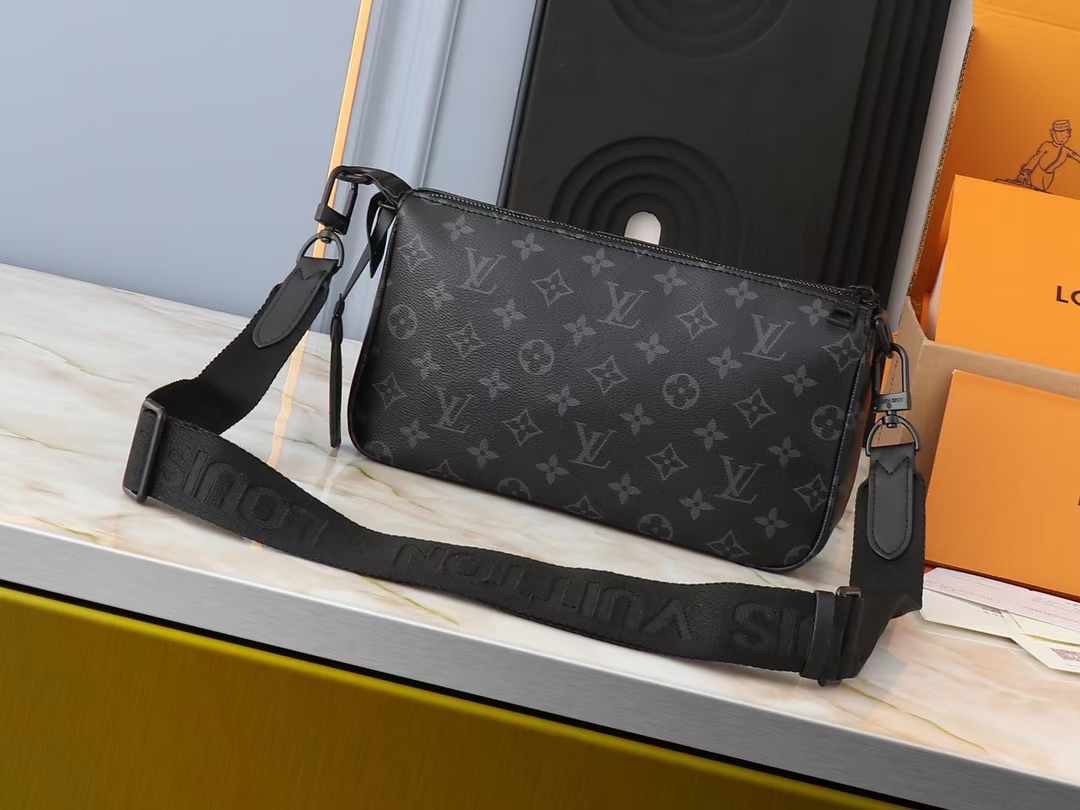 LV Pochette Accessoire XL Bag Monogram Canvas กระเป๋าสะพายทรงพอชรุ่นใหม่ แคนวาสแต่งลายโมโนแกรม โทนสีดำคลาสสิกและเท่มากๆ