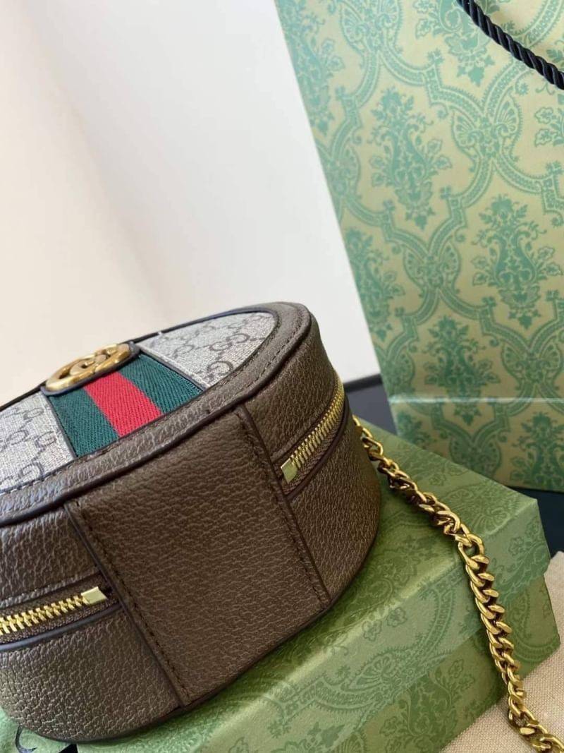 GUCCI OPHIDIA MINI CHAIN BAG กระเป๋าทรงกลมสวยเด่น มีดีเทลเพิ่มความหรู วัสดุหนังแคนวาสสลับหนัง ใบเล็กน่ารักภายในโล่งกว้าง พร้อมสายสะพายโซ่ ราคาสุดคุ้ม เป็นอีกหนึ่งรุ่นที่สาวๆตามหา ต้องไม่พลาดเลยน้า!!