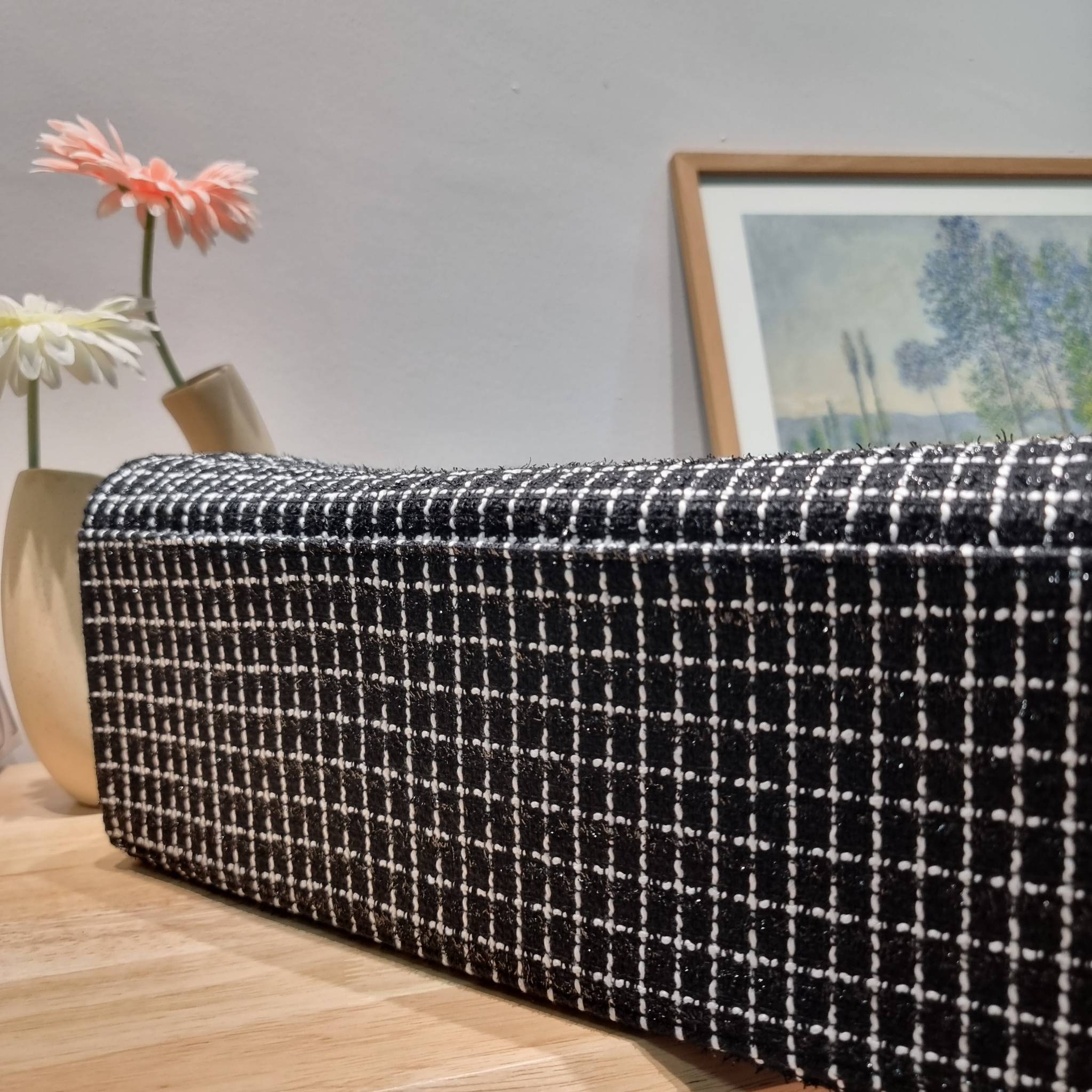 CHANEL LARGE TOTE BAG / CHANEL DEAUVILLE TOTE / CHANEL TOTE BAG กระเป๋าสะพายผ้าทวิต ทรงโท้ทใบใหญ่ ต้อนรับเทศกาลท่องเที่ยวช่วงสิ้นปีนี้ ใครมองหากระเป๋าสะพายไปเที่ยว ใบนี้น้องตอบโจทย์แน่นอน ด้วยดีไซน์โทนสีที่ใช้ได้กับทุกโอกาส และขนาดกว้างที่จุของได้แบบไร้กั