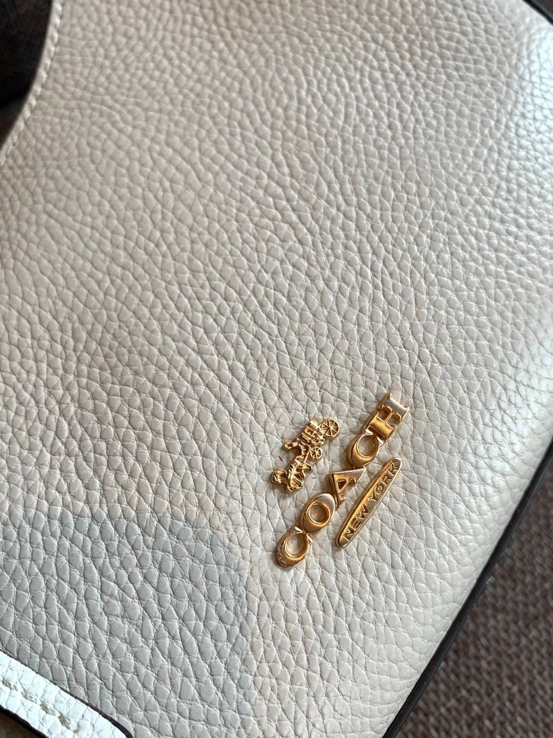 COACH KLEO HOBO BAG ((C7257//C6809//C6807)) พร้อมส่ง คุณภาพเกินเบอร์เลยจ้าา จำนวนจำกัด! กระเป๋าคล้องไหล่หรือสะพายข้างได้ Hobo รุ่นใหม่ล่าสุด ดีไซด์รูปทรงให้ดูเรียลขึ้น หนังแท้นิ่มสวย เปิดปิดกระเป๋าแบบซิปมีหนังห้อยลงมา ภายในกระเป๋าสามารถใส่กระเป๋าเงินใบยาว