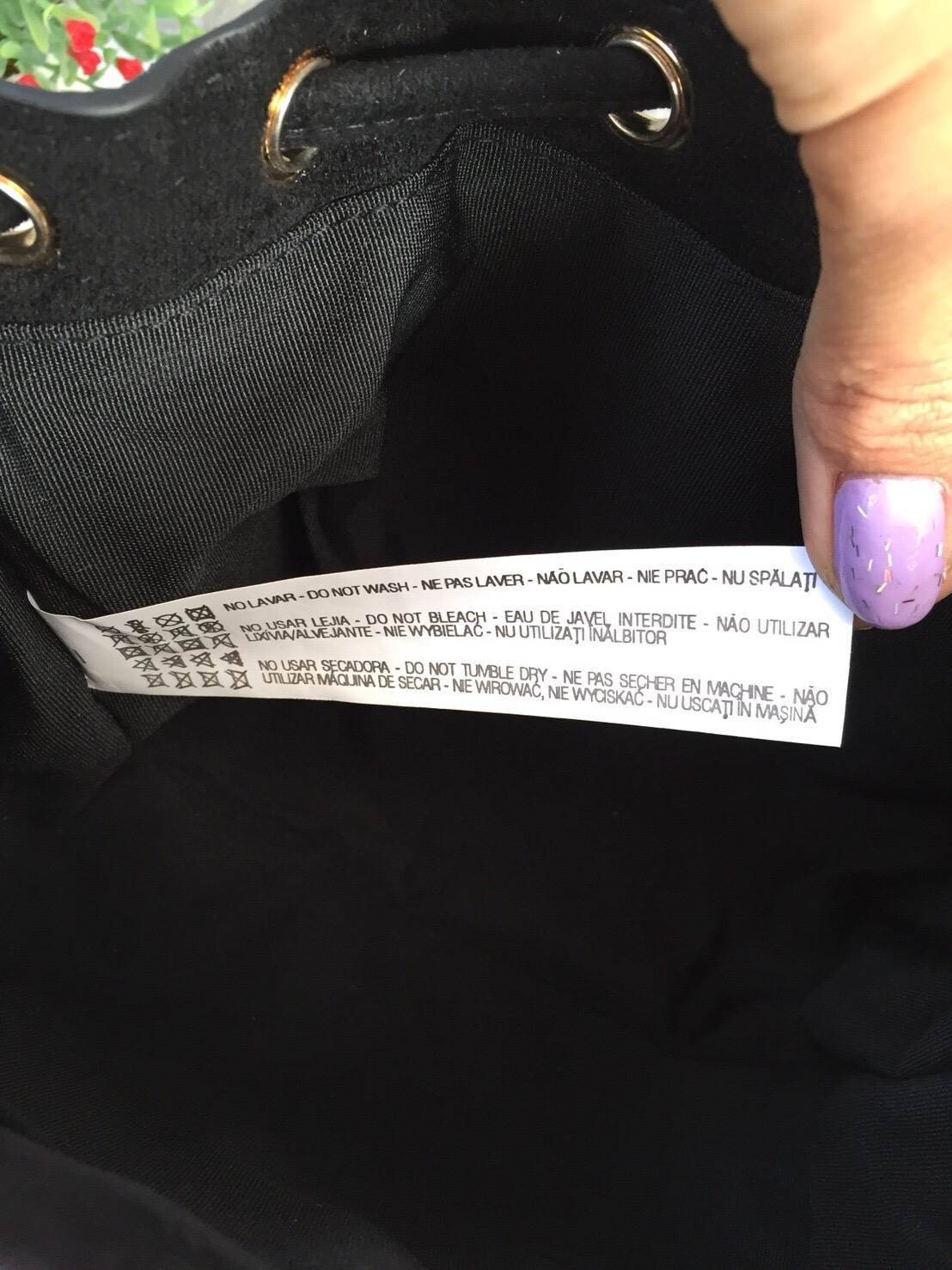 New! 2018 CHARLES & KEITH EMBELLISHED DRAWSTRING BAG กระเป๋าหนังสักลาด ทรงหูรูด ปักลายดอกไม้ ลายกริตเตอร์ สีสันน่ารัก อยู่ทรงแข็ง สะพายด้วยสายโซ่สีทอง ขนาดกำลังดี สะพายไปเที่ยวดูสดใส น่ารักแนะนำเลยค่ะ