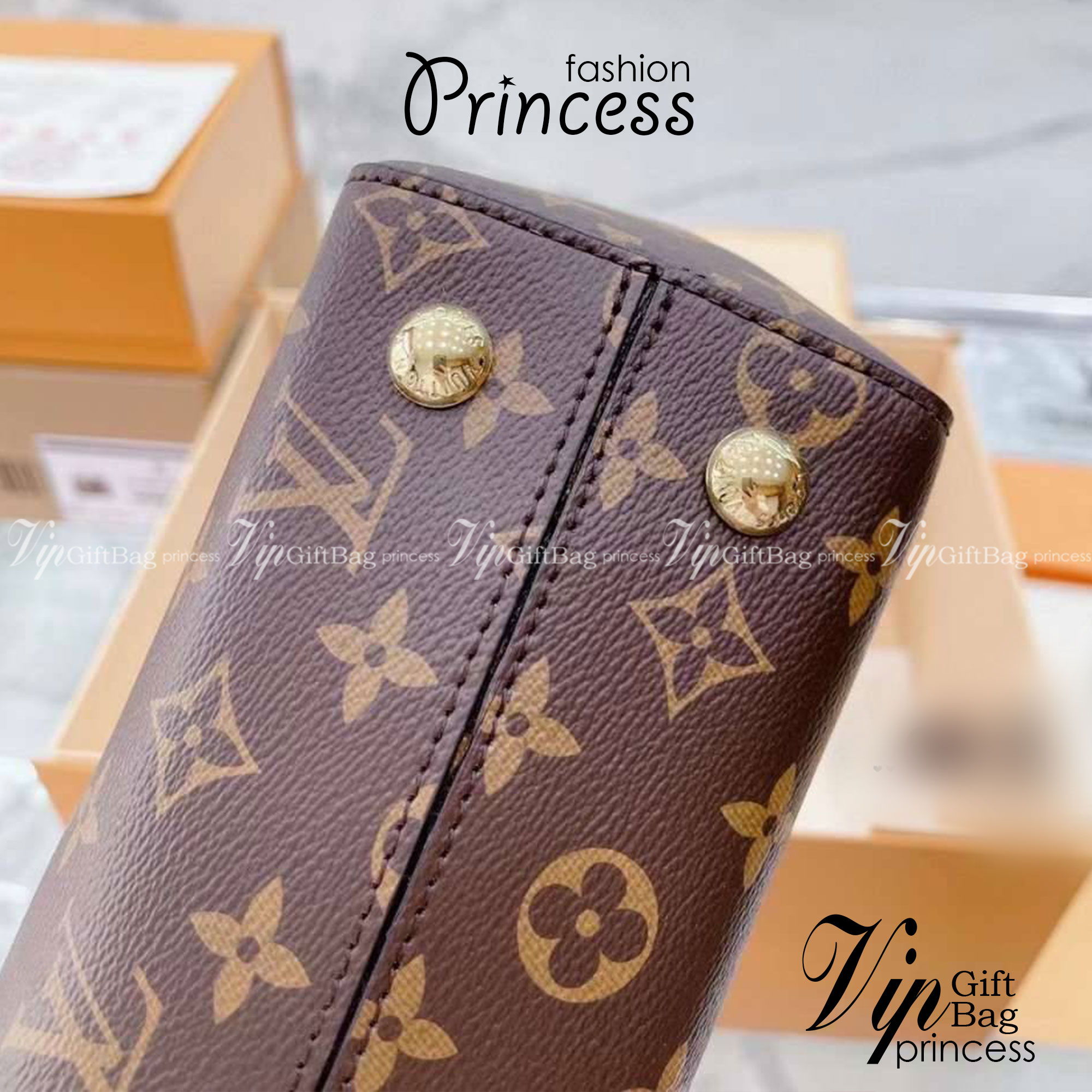 LV Cluny BB Monogram กระเป๋าสะพายหนังลายโมโนแกรมเปิดหน้า เป็นอีกทรงที่ขายดีมากเพราะใช้งานง่ายใช้ได้อเนกประสงค์ ด้านในกว้าง งานใช้สลับขึ้นแบบจากงานจริงเป๊ะเที่ยบเท่า แรร์ไอเท็มที่สาวๆต้องมี! มีหูจับในตัวและสายครอสบอดี้มาให้ ใช้งานง่าย เหมาะกับทุกสไตล์การแต