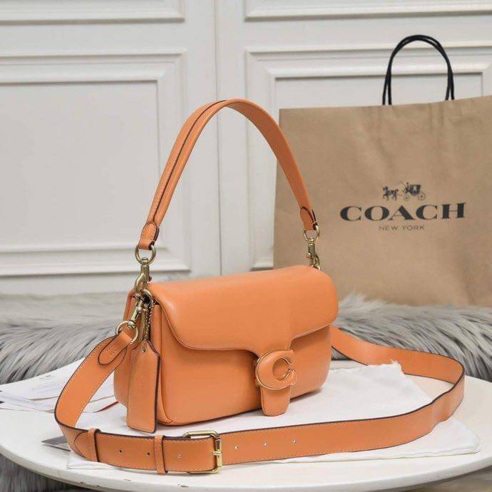 COACH PILLOW TABBY SHOULDER BAG 26 ไซส์ใหญ่ จุของได้ล้นๆ มาใหม่ขายดีที่สุด หนัง nappa หนานิ่ม นุ่มมากๆ พร้อมโลโก้รุ่นใหม่ด้วยเช่นกัน เพิ่มความหรู ดูดีเข้าไปอีกค่ะ