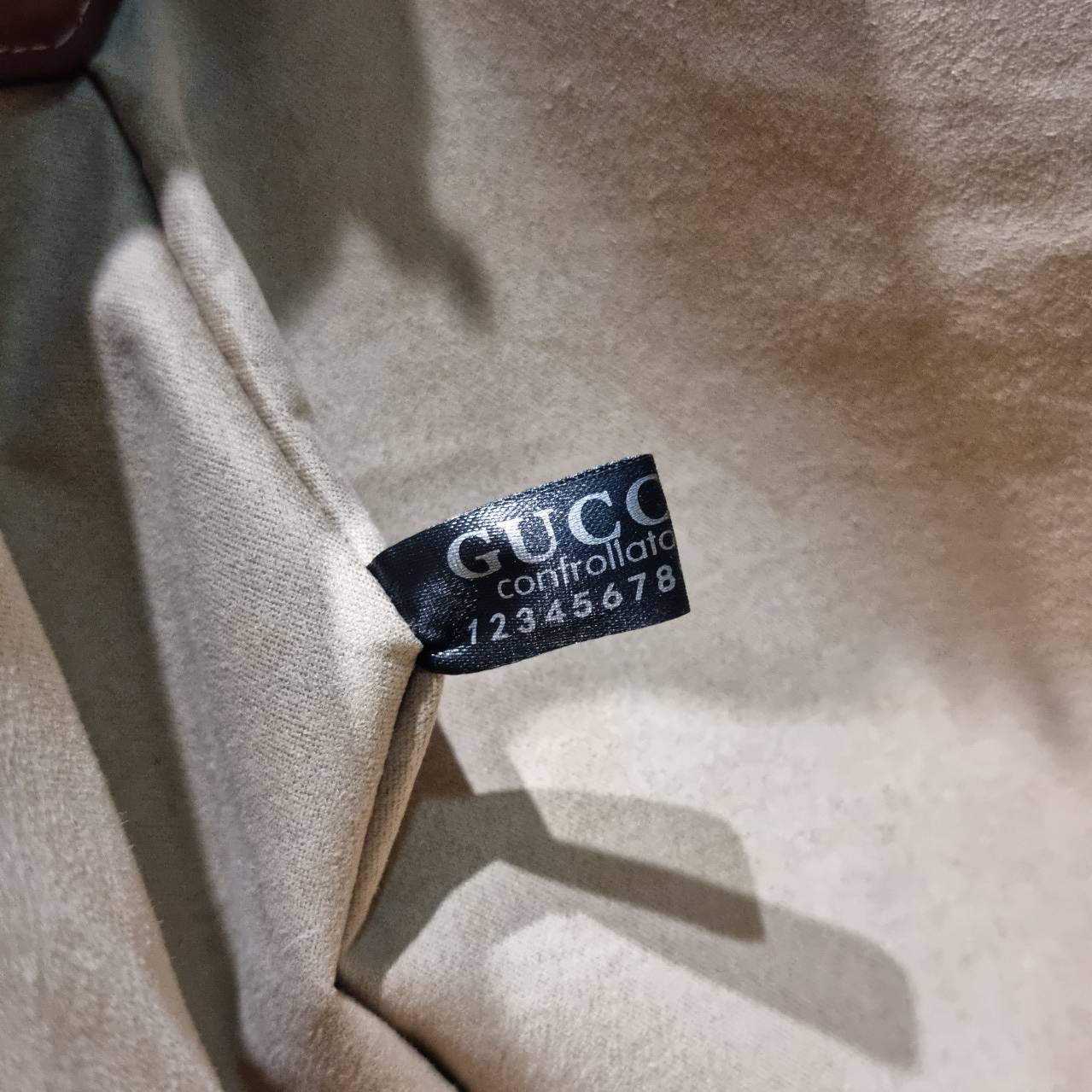 GUCCI B shoulder bag กระเป๋าสะพายไหล่รุ่นใหม่ล่าสุด สวยเริ่ดมากๆ เรียกว่าเป็นกระเป๋าที่เป็นกระแสสุดๆ และใช้ได้แบบ unisex ใบใหญ่ใส่ของได้แบบจุกๆ