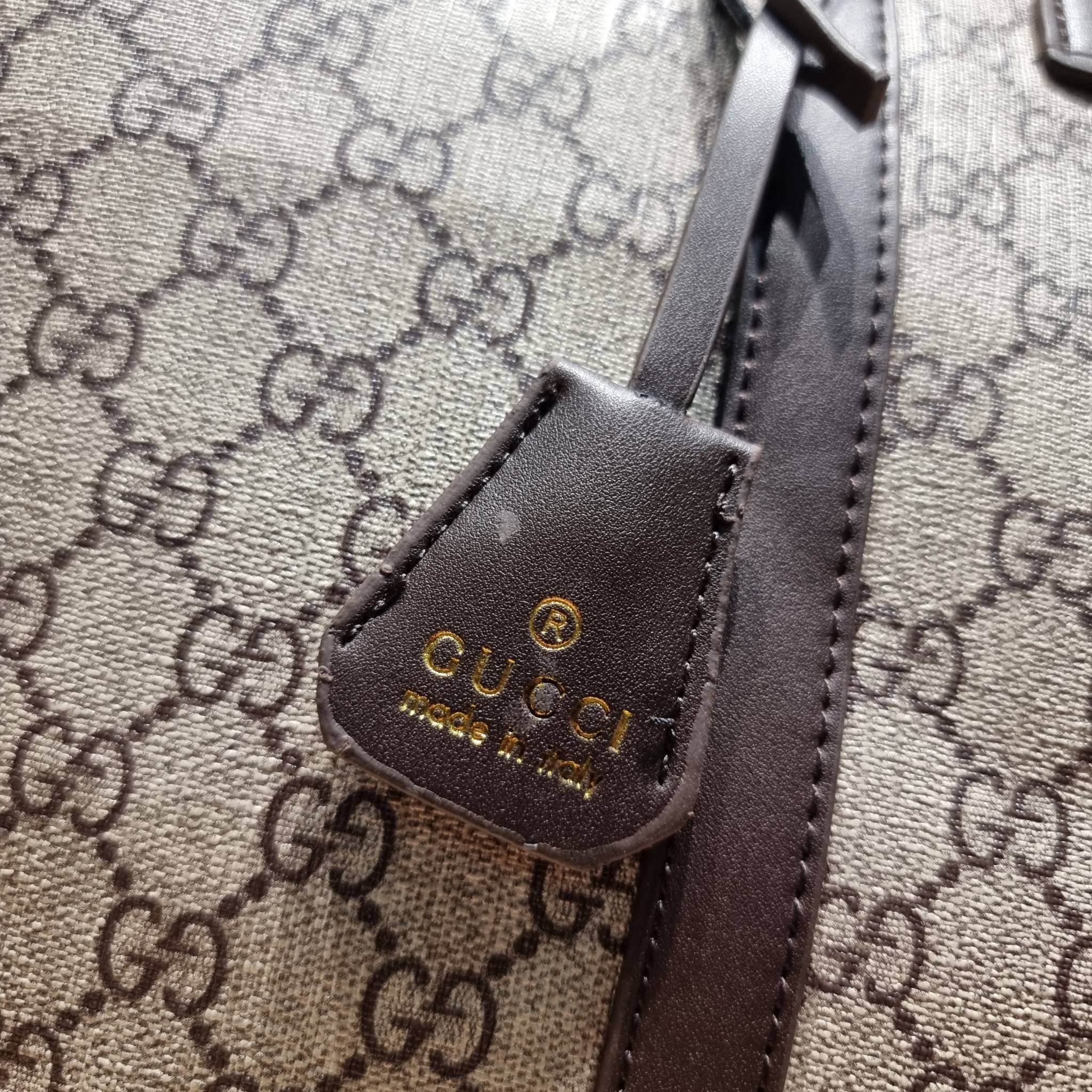 GUCCI BRIEFCASE / GG Supreme work bag / GG laptop bag / GG CLASSIC BRIEFCASE MESSENGER ไอเท็มสุดปัง!! ที่เหมาะสำหรับคนทำงานออฟฟิศมากๆ กระเป๋าถือรุ่นคลาสสิค ใส่เอกสาร โน๊ตบุ้ค อุปกรณ์การทำงานต่างๆได้สบายมาก