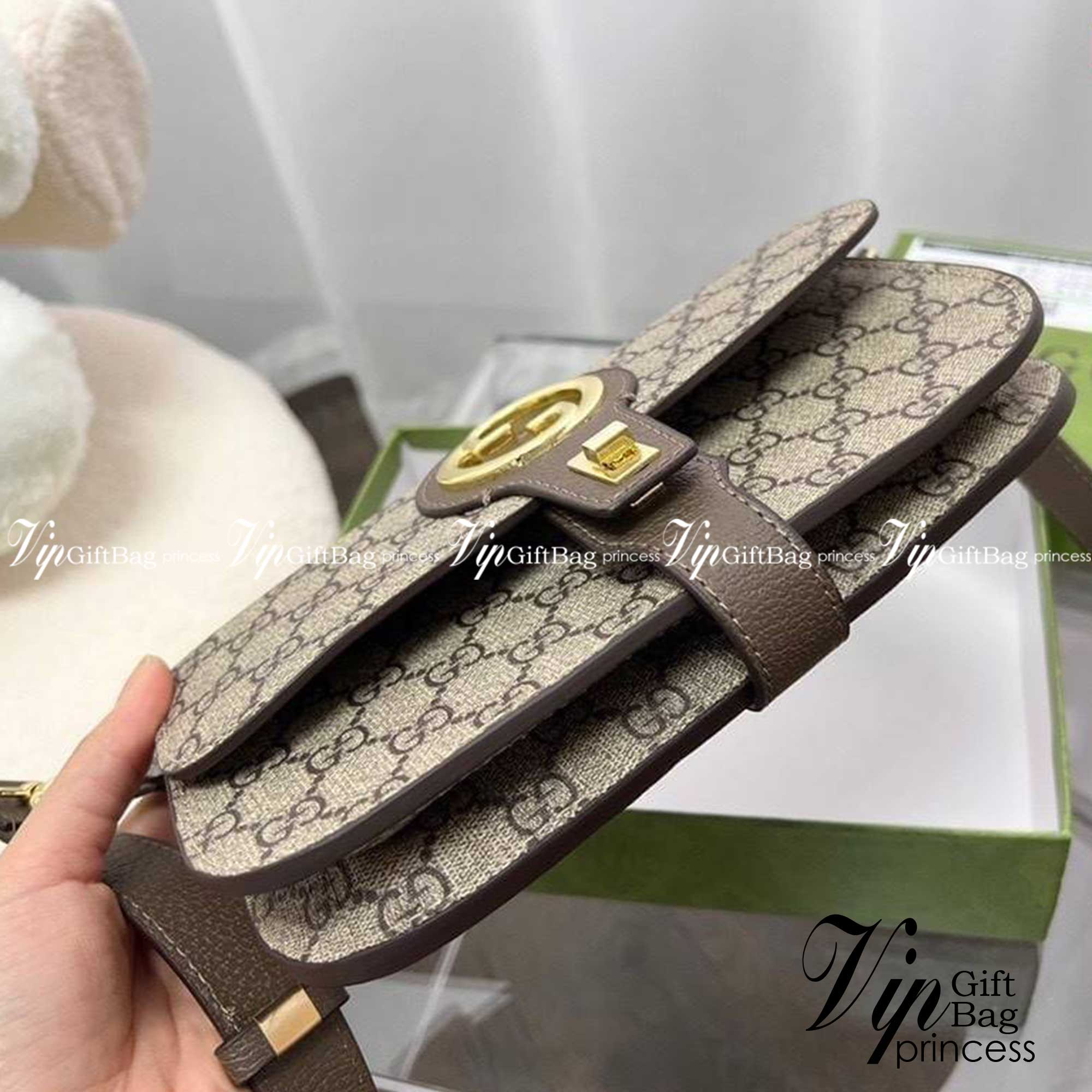 Gucci Blondie belt bag กระเป๋าสะพาย หรือคาดอก คาดเอวได้ คุ้มมากในใบเดียวค่ะ เป็นรุ่น unisex ใช้ได้ทั้งชายหญิง เท่ๆ คูล เลยค่ะ ภาพถ่ายจากงานขายจริง ใช้งานต่างประเทศได้