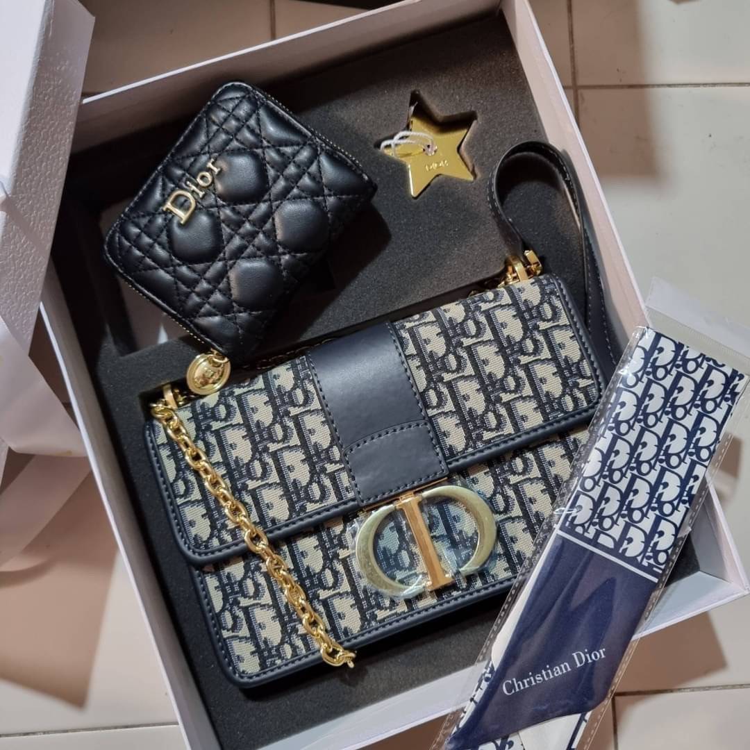 DIOR SET BAG / DIOR 30 Montaigne Bag / CD LIMITED EDITION GIFT BOX WITH GOLD STAR BOUTIQUE SET พร้อมเสิร์ฟครบชุด แรร์ไอเท็ม ที่ถูกรวมไว้ในหนึ่งเดียว กับ gift box limited จัดให้ทั้งกระเป๋าสะพายสุดหรู กระเป๋าสตางค์ใบสั้นรุ่นคลาสสิค ribbon เข้าเซ็ท และ gold 