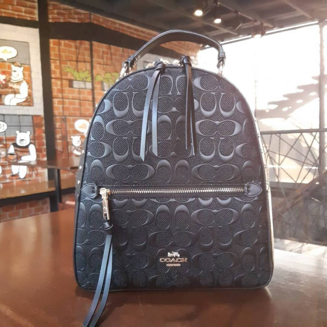 COACH F77688 JORDYN BACKPACK IN SIGNATURE LEATHER WITH RIVETS รุ่นหายาก!! รุ่นที่ตามหา!! กระเป๋าเป้สะพายหลังรุ่นยอดฮิต!! 👍👍👍 มากี่รอบก็ขายดี ขายหมดจ้า ดีไซน์เรียบหรู ลายซีนูนรอบใบคมสวย