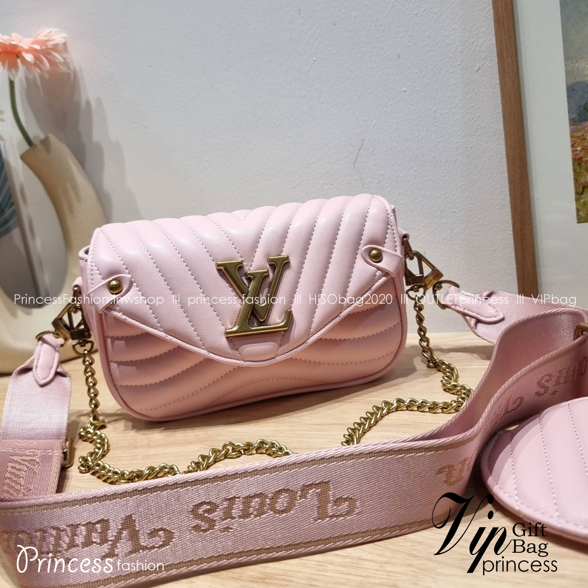 LV new wave pochette multi bag กระเป๋าสะพายมัลติฟังก์ชั่น มาพร้อม box set รับรองว่าดีงาม ลูกเล่นคลาสสิคผสานความวินเทจ มีสายสะพายให้ 2 เส้น และกระเป๋าใบลูก เล็กน่ารัก