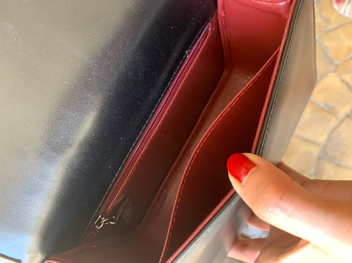 รุ่นขายดีมาเพิ่มแล้วค่า KEEP Quited Boy Bag *** คอลเลคชั่นใหม่หนัง Microfiber สวย ทนขึ้นกว่าเดิม สายโซ่ทำจาก Metal premiers เบาและไม่เป็นคราบเวลาสะพาย สวยกว่าเดิม ใครชอบทรงนี้ห้ามพลาดเลยนะคะ 🤩 กระเป๋า ทรง boy style KEEP LOOK Cool มากๆ เลยน๊าใบนี้ 