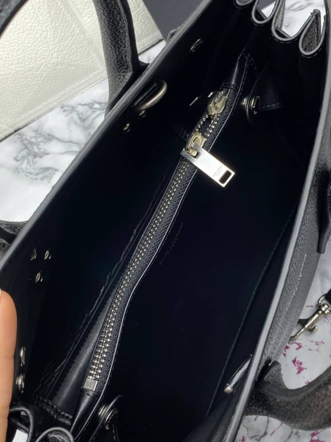 หนังแท้ Yves Saint Laurent Bag CLASSIC SAC DE JOUR BABY IN GRAINED LEATHER