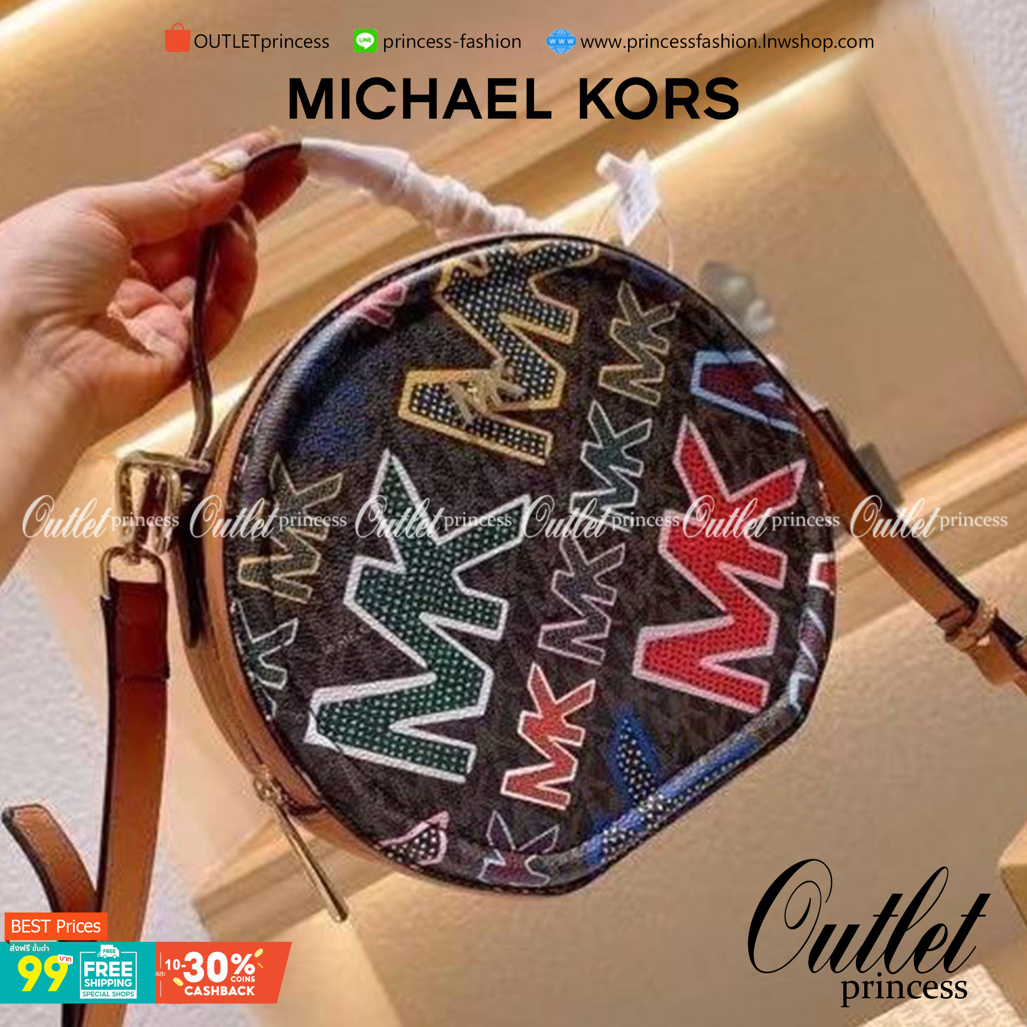 MICHAEL KORS ROUND CROSSBODY สีขาว/ดำ พร้อมส่งที่ไทย กระเป๋าสะพายMK ทรงกลม งานซิปเปิดได้กว้าง หนังพิมพ์ลายแบรนด์ มาพร้อมสายสะพายยาวครอสบอดี้ได้ค่ะ อะไหล่ทองสวยหรู งานจริงสวยน่าใช้มากค่ะ