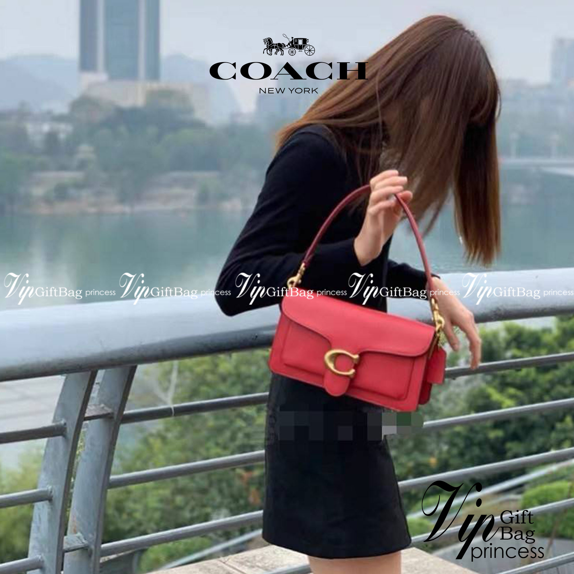 COACH TABBY SHOULDER BAG 26 ((73995)) พัฒนามากจากกระเป๋า Coach รุ่นดังยุค 1970 ทำจากผ้า Canvas เคลือบลายซิกเนเจอร์ หนังลายกรวดและหนังกลับ ด้วยวัสดุคลาสสิค มากับสายที่ถอดได้ถึง 2 สาย ไม่ว่าจะเป็นสายหิ้วหรือสายสะพาย หนังลายกรวดและหนังลูกวัวแบบเนื้อละเอียด แ