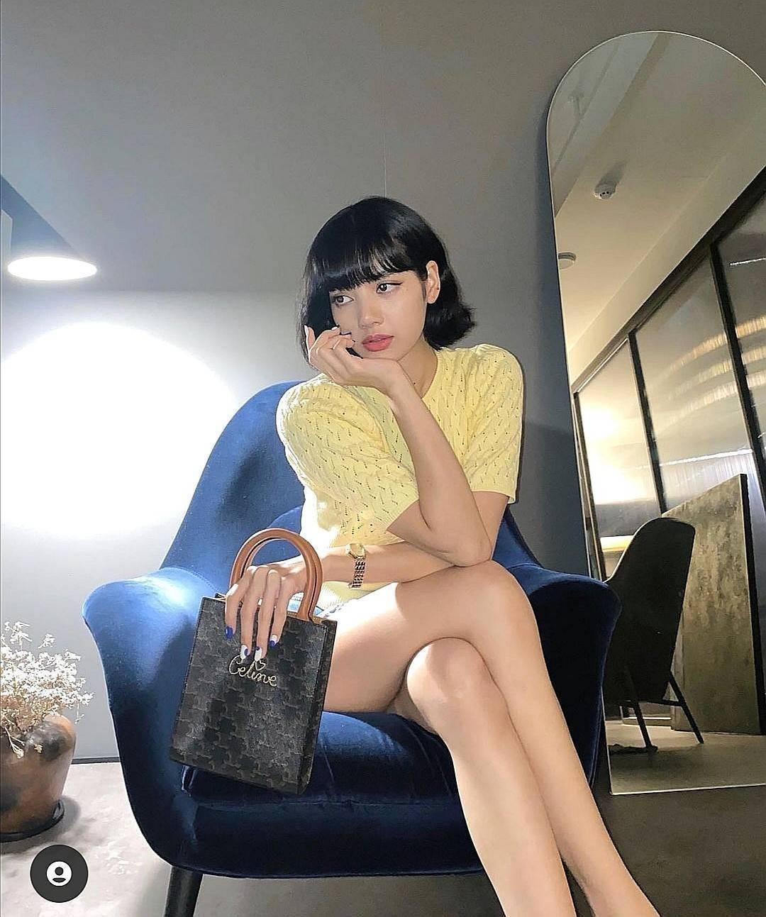 พรีเมี่ยมกิ๊ฟแท้ 100% 】CELINE MINI HAND CARRY AND CROSSBODY BAG VIP GIFT WITH PURCHASE (GWP) พรีเมี่ยมกิ๊ฟ Limited จาก CELINE HAUTE PARFUME DUTYFREE COUNTER วัสดุ COATED CANVAS ดีไซน์ทรงเหลี่ยมสวยหรูสุดคลาสสิคในสไตล์สาว Lisa