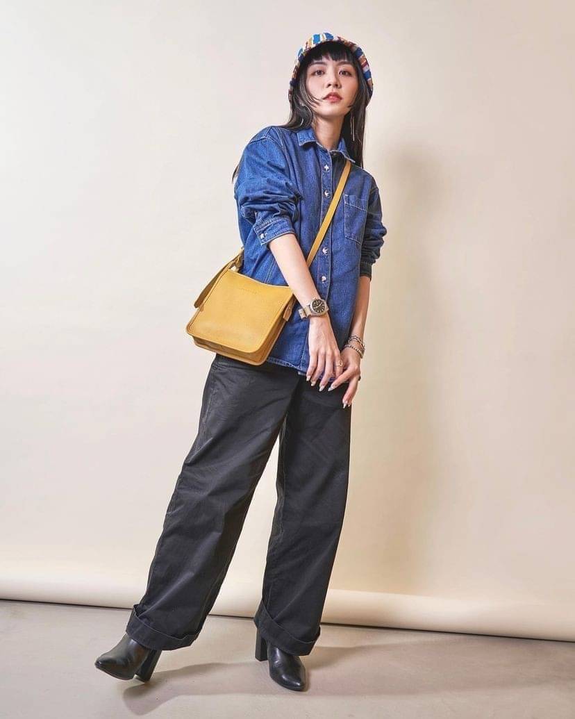 LONGCHAMP LE FOULONNÉ CROSSBODY BAG กระเป๋าสะพายที่เรียบง่ายและดูดี การออกแบบที่คล่องตัวของรุ่นนี้เหมาะอย่างยิ่งสำหรับผู้หญิงที่มีบุคลิกที่ต้องการกระเป๋าสไตล์แบบเรียบง่าย