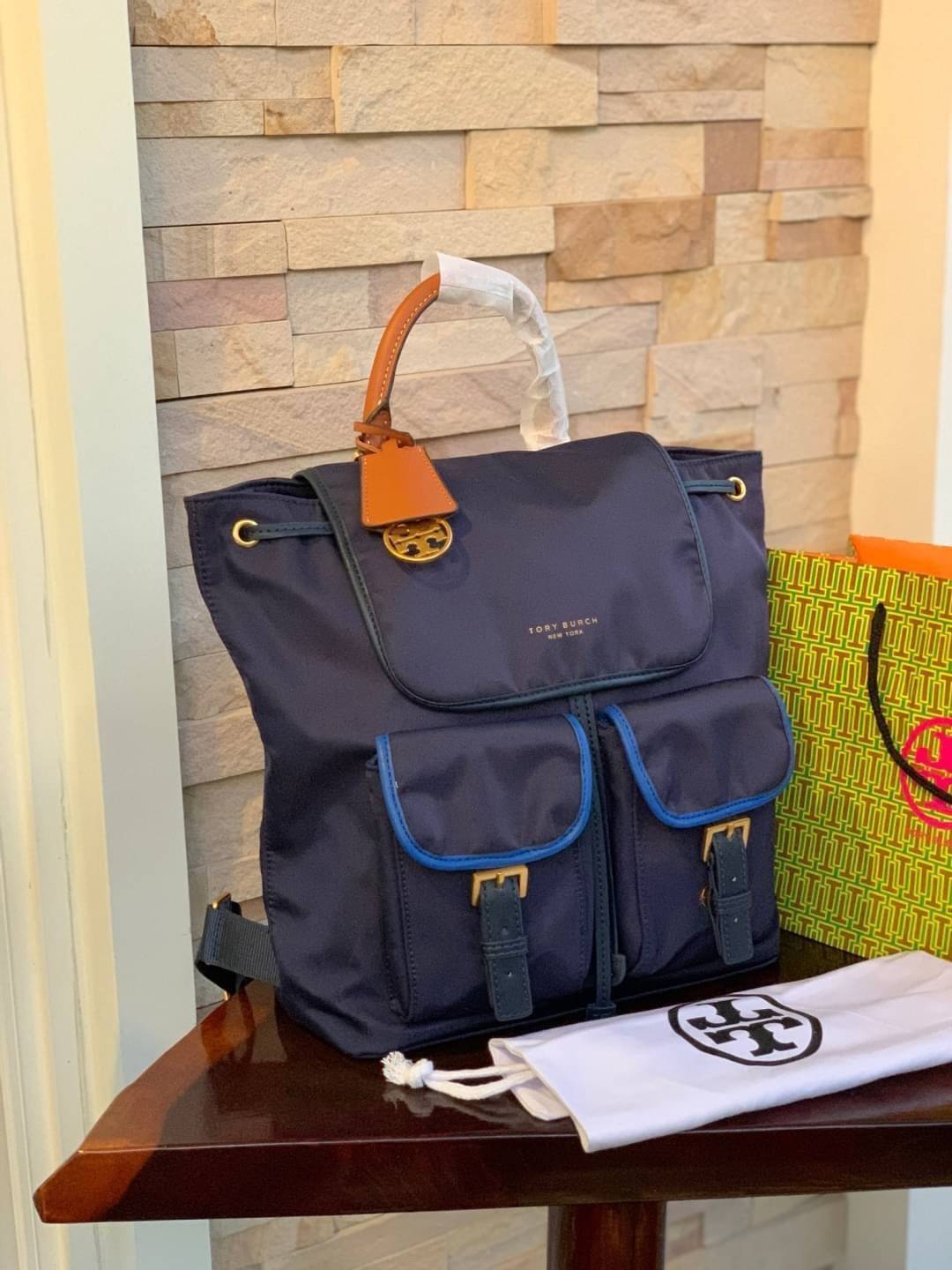 Tory Burch Perry Nylon Flap Backpack เป้ไลฟ์สไตล์สุดเก๋จาก Tory Burch แบรนด์ดังจากนิวยอร์ก