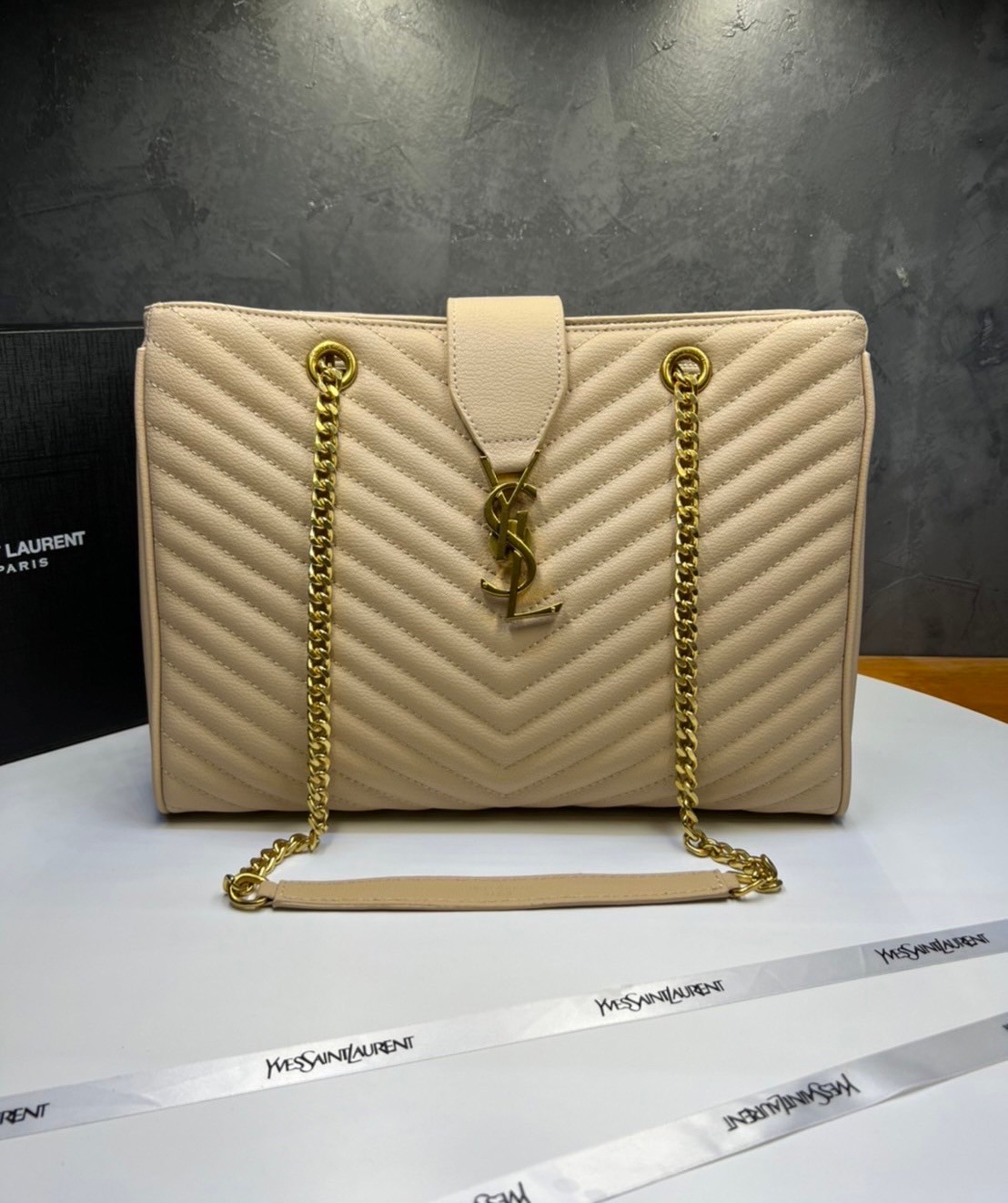 หนังแท้ Saint Laurent YSL Monogram Shopping Large Tote Bag กระเป๋าทรงช้อปปิ้งใบใหญ่ จุของได้เยอะ ภายในแบ่ง 2 ช่อง พร้อมซิปช่องกลาง ภาพสินค้าถ่ายจากงานขายจริง ใช้งานต่างประเทศได้