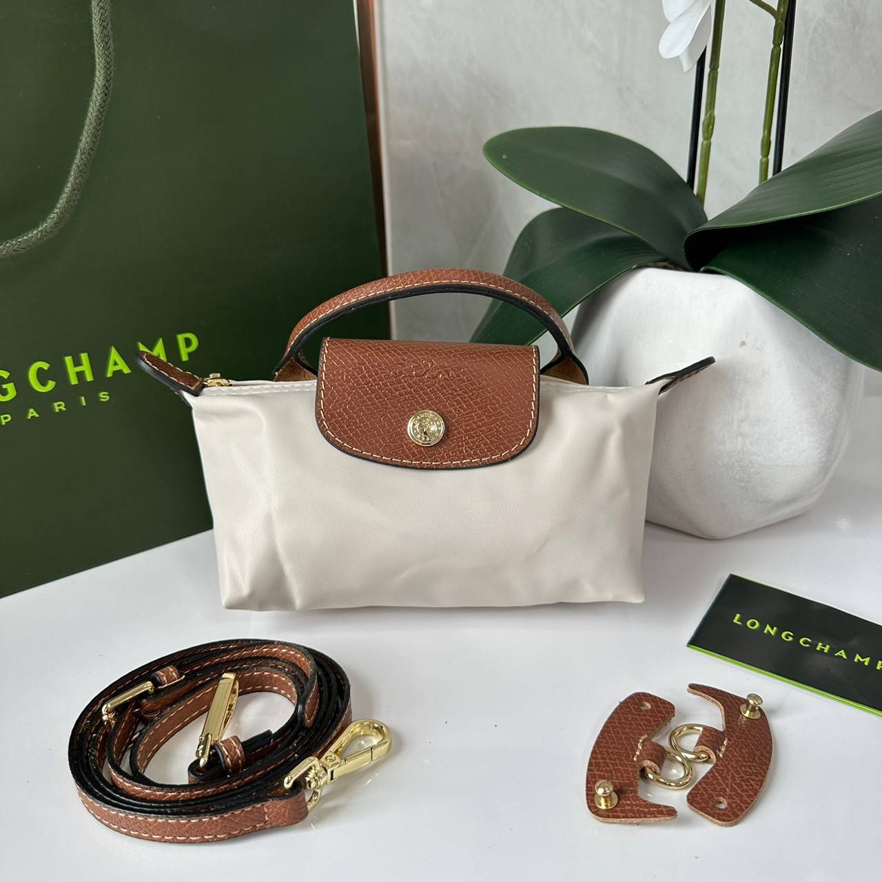 LONGCHAMP LE PLIAGE ORIGINAL Pouch with handle กระเป๋าใบเล็กขนาดกระทัดเหมาะกับใส่ของจำเป็นจุกจิก กันน้ำได้ พร้อมส่ง