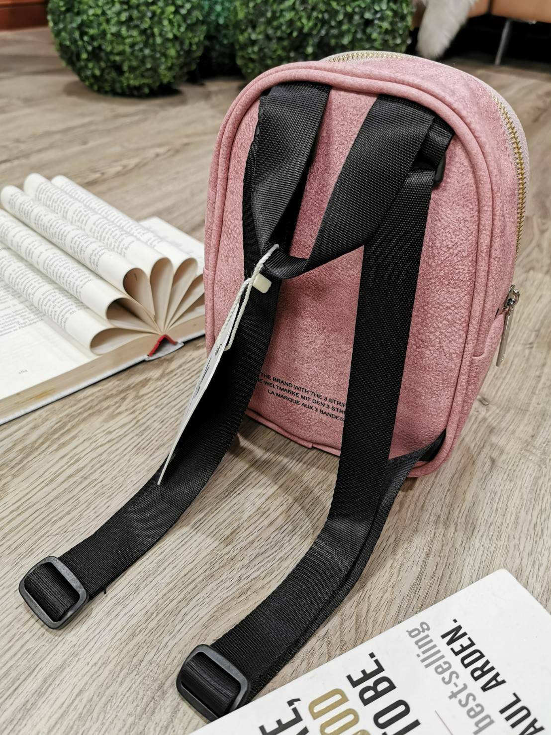 ADIDAS MINI BAGPACK กระเป๋าเป้สไตล์ Sport ขนาดมินิ กำลังน่ารัก น้ำหนักเบา ด้านหน้ามีโล้โก้และช่องซิป เปิดปิดด้วยซิปสะดวกใช้หัวซิปแบรนด์ ภายในมีโลโก้และช่องใส่ของ มีหูจับถนัดมือ สายสะพายเลื่อนปรับระดับได้ freesize ไอเท็มใหม่ดีไซน์สุดฮิต พร้อมส่งที่ไทยในราค