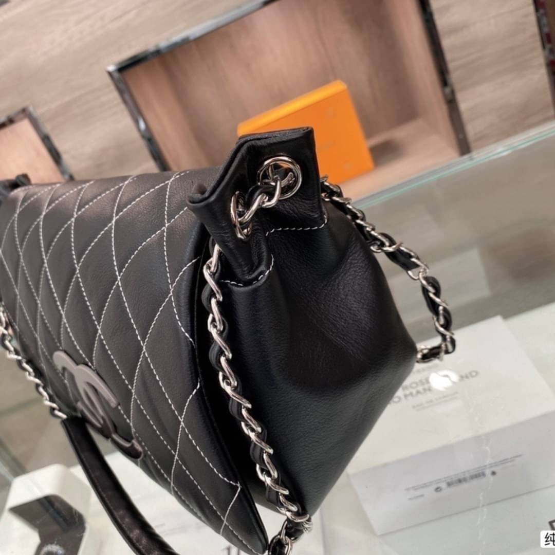 CHANEL Work Bag Black 11” พร้อมส่งที่ไทย Very handy handbag that also serves as a workbag. Can fit Iphone max Pro comfortably. In very good condition.